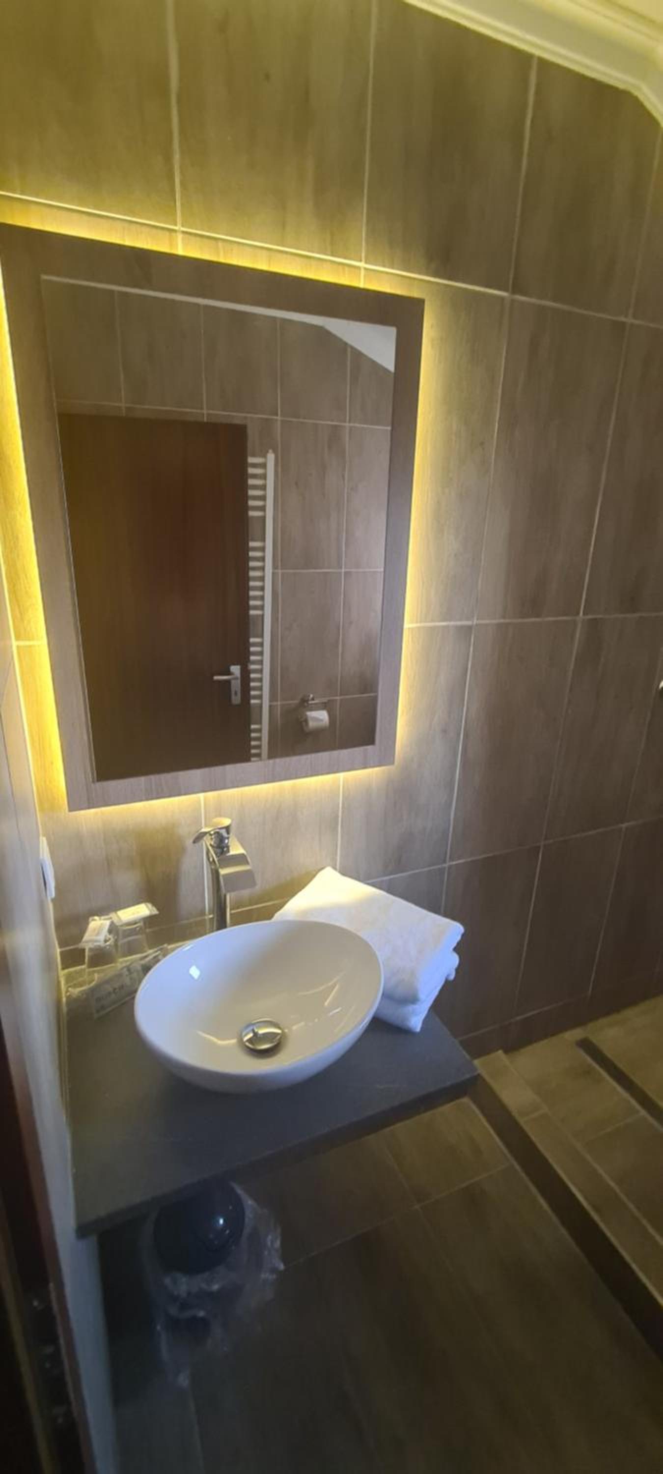 Double Room - Photo 18
