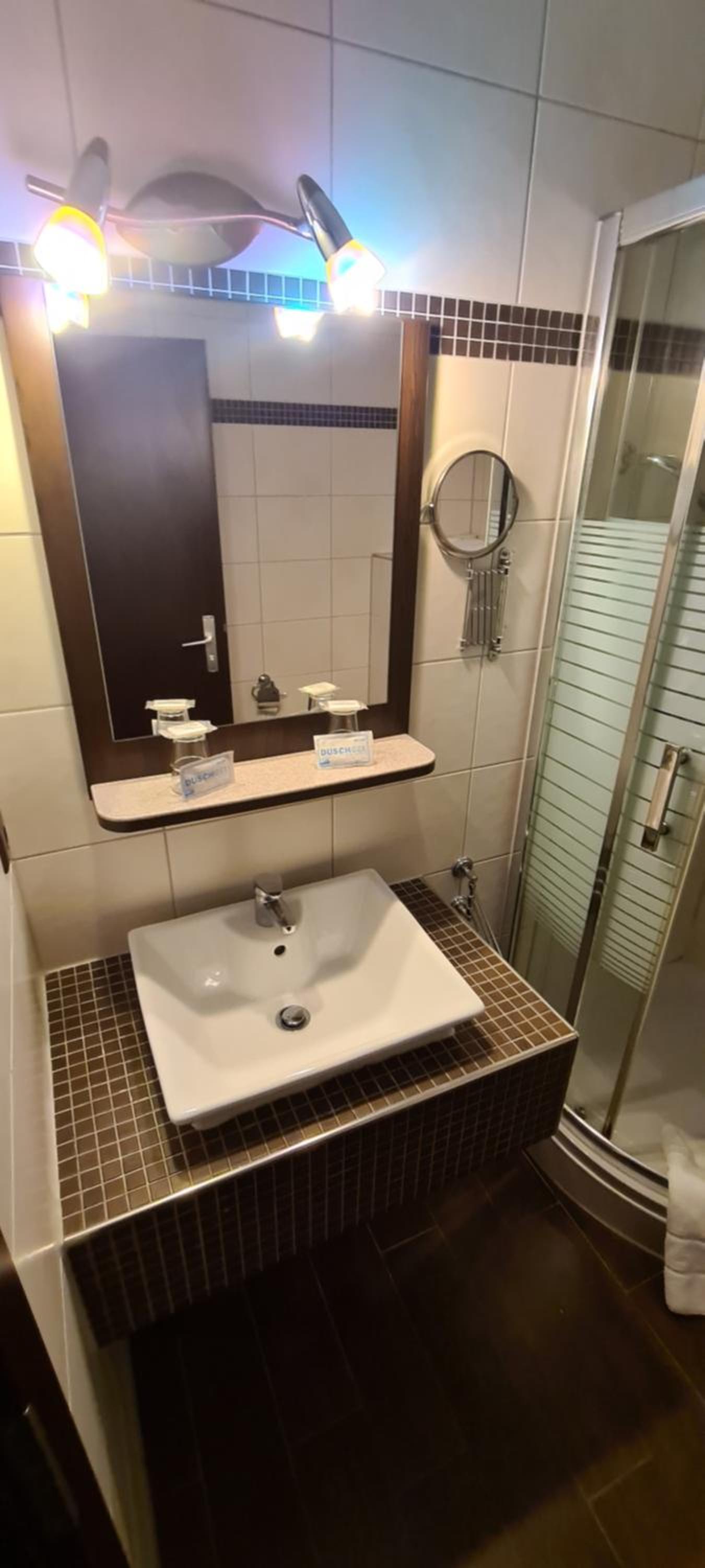 Double Room - Photo 21