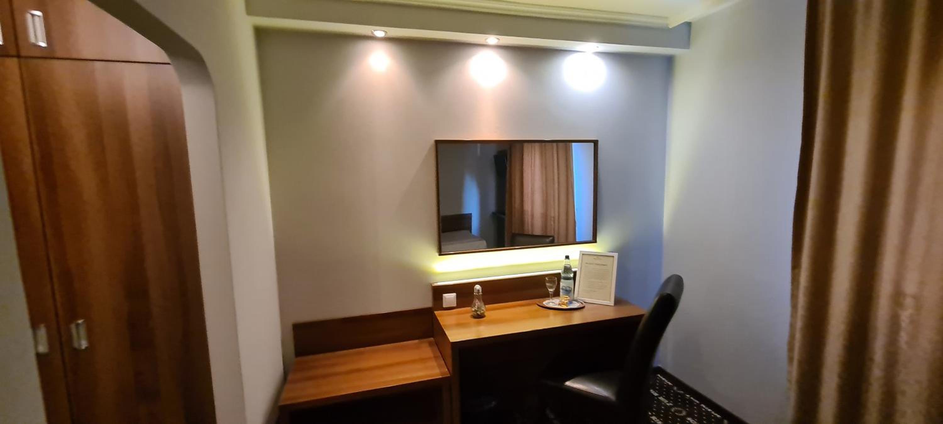 Double Room - Photo 15