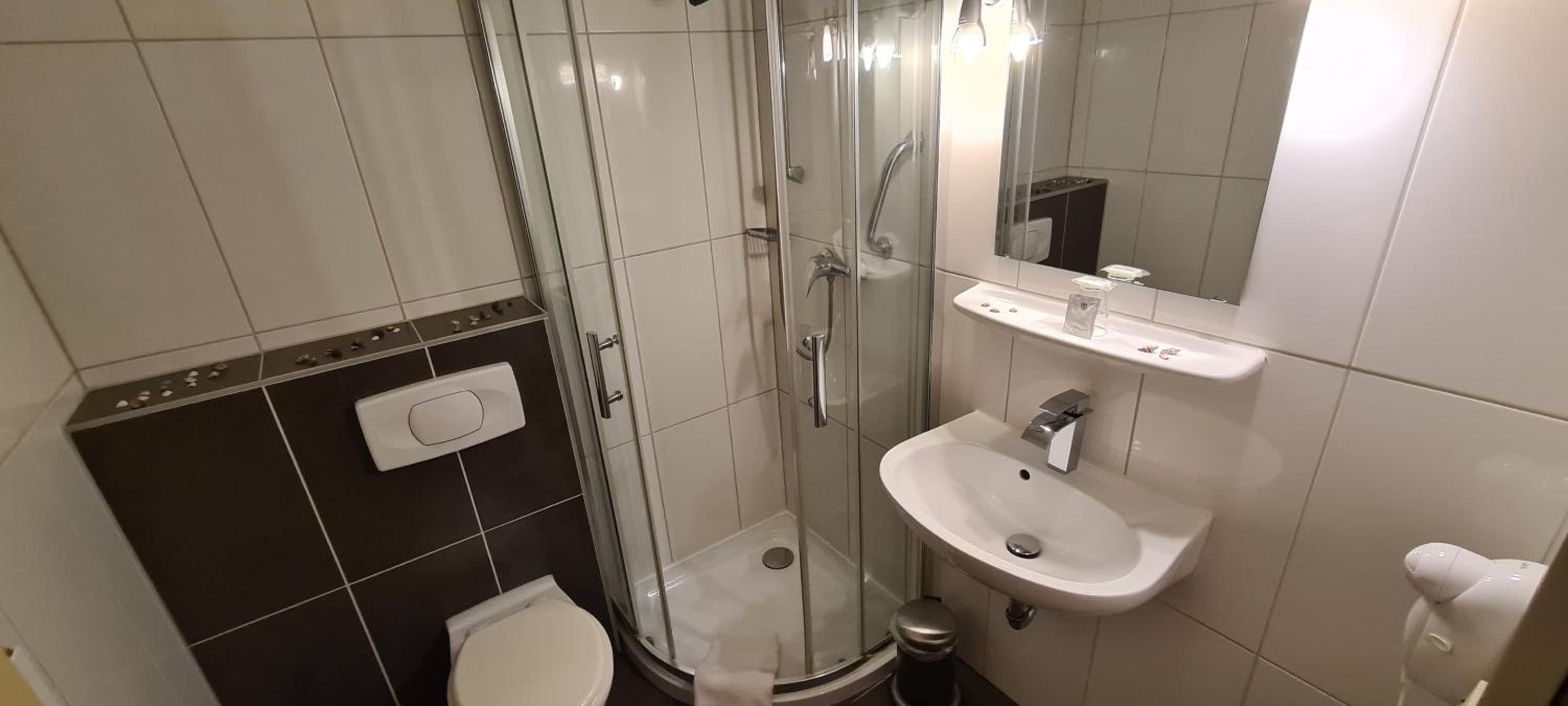 Double Room - Photo 12
