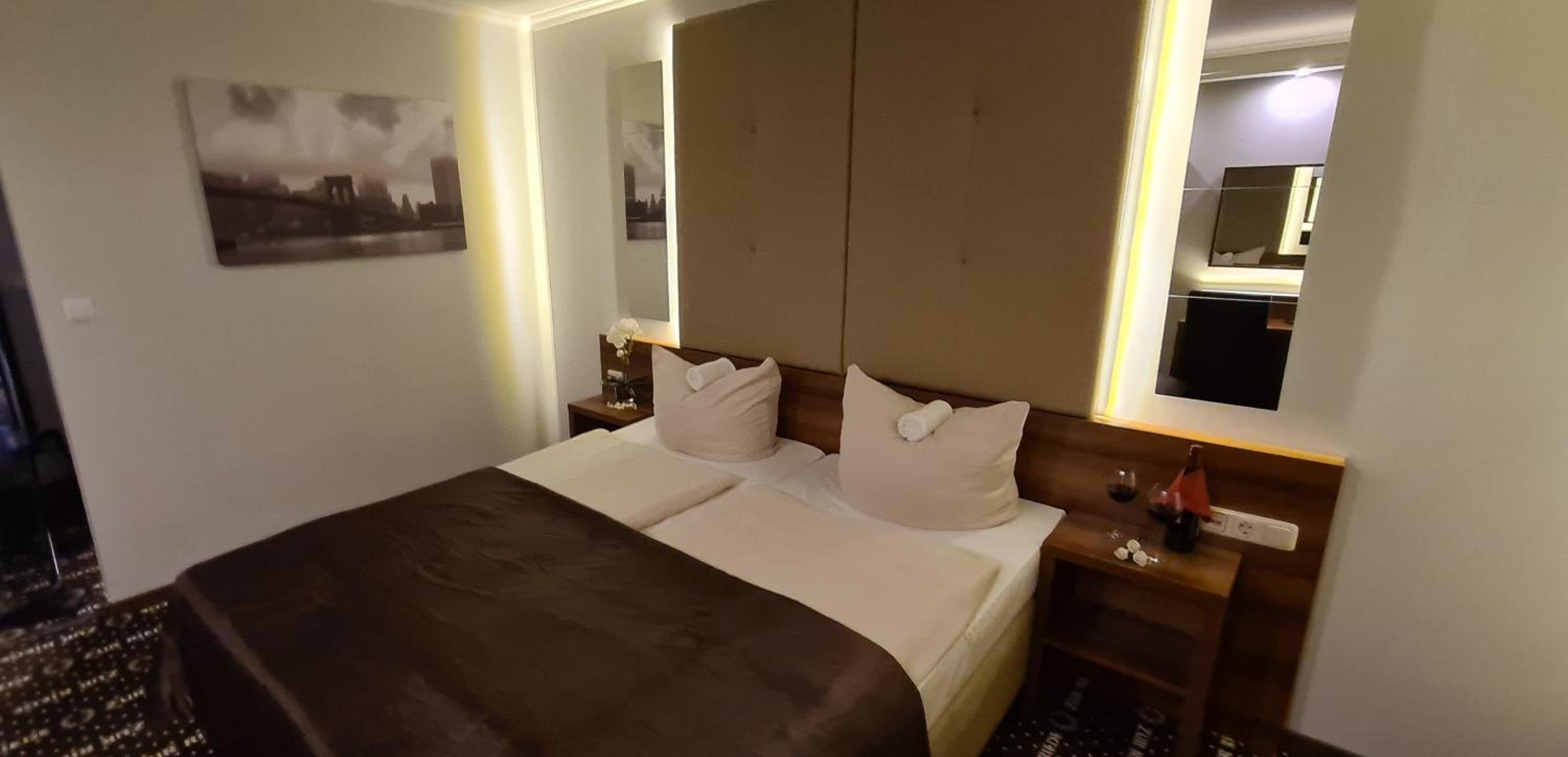 Double Room - Photo 10