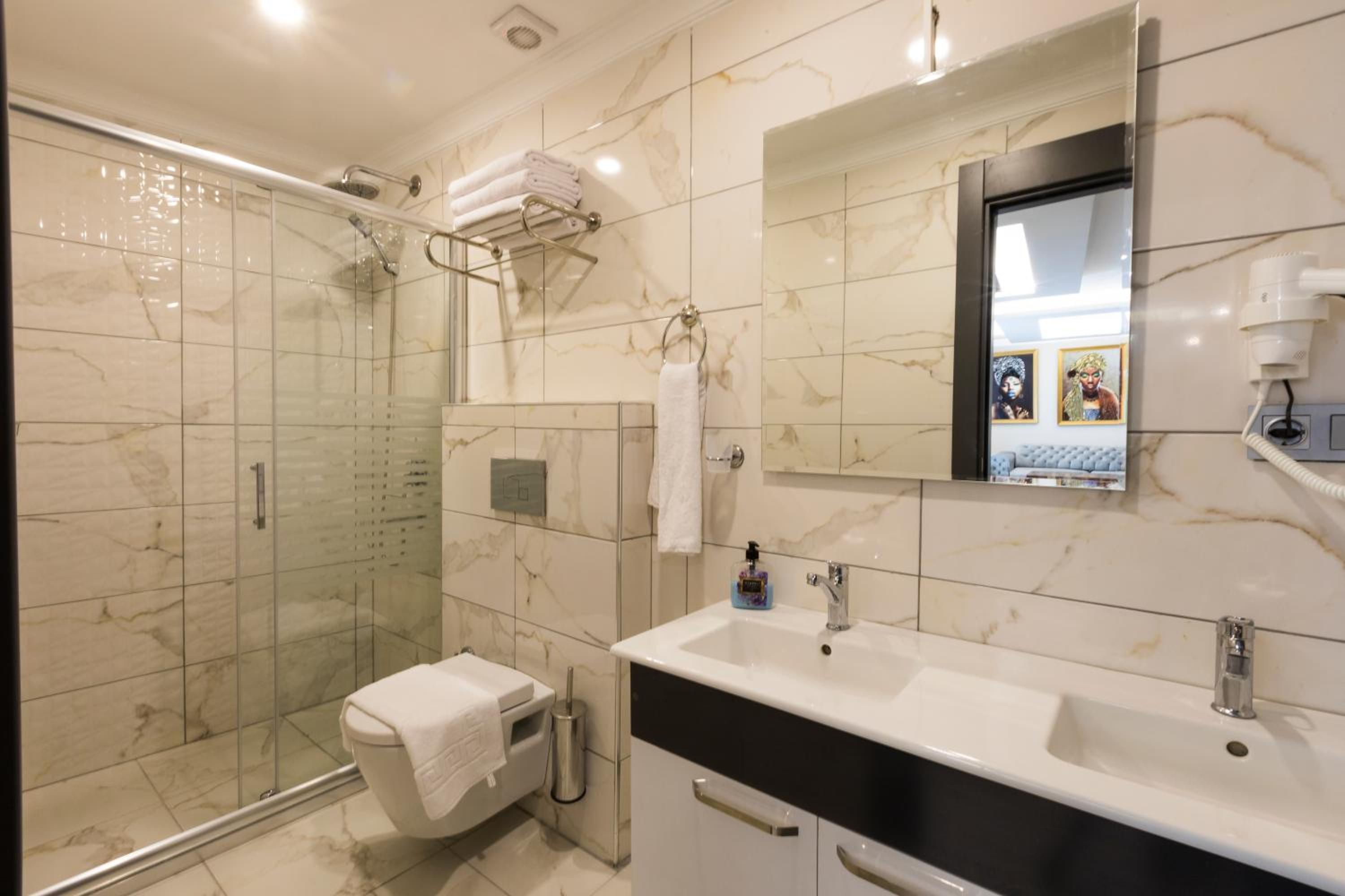 Deluxe Family Suite photo 2