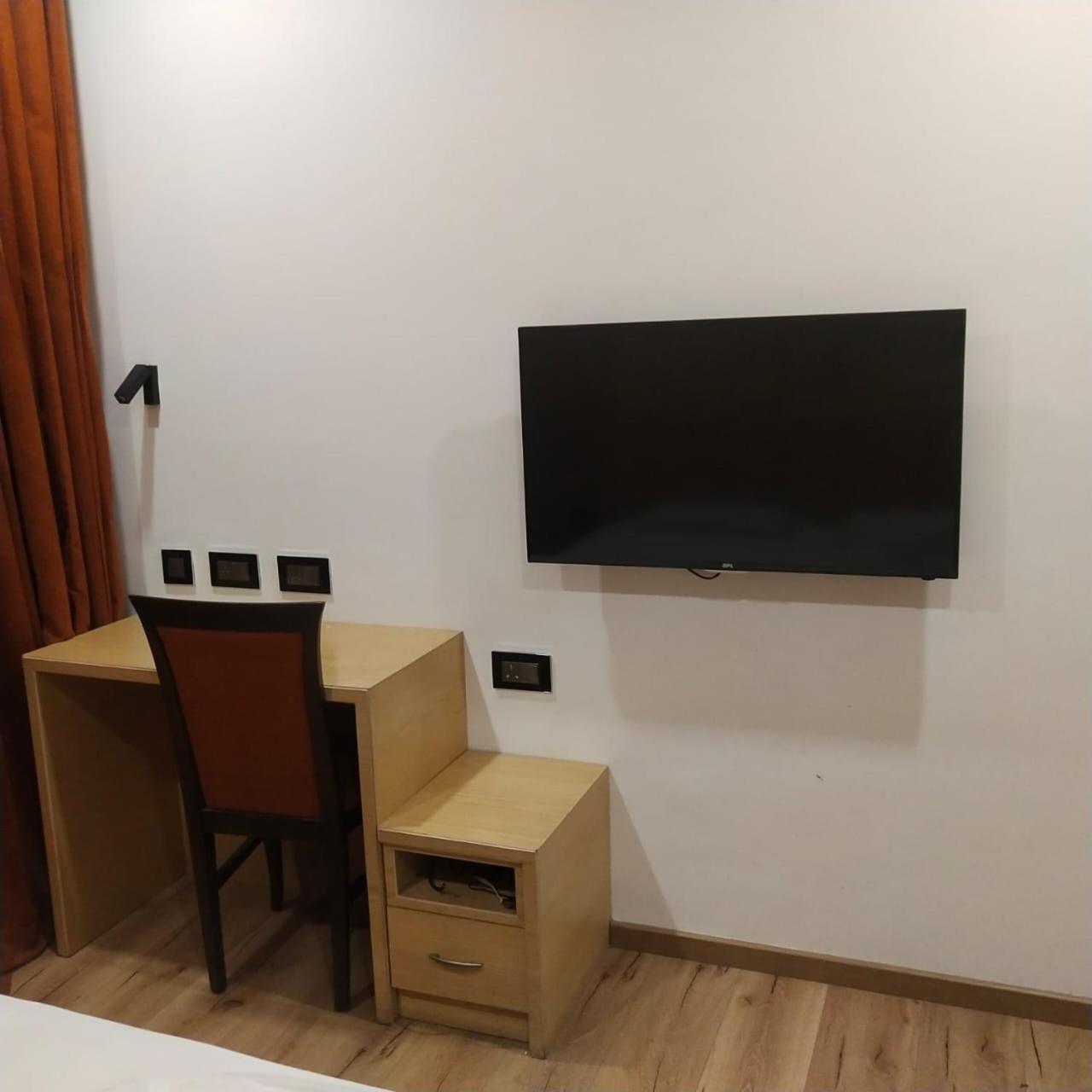 Deluxe Double Room - Photo 8