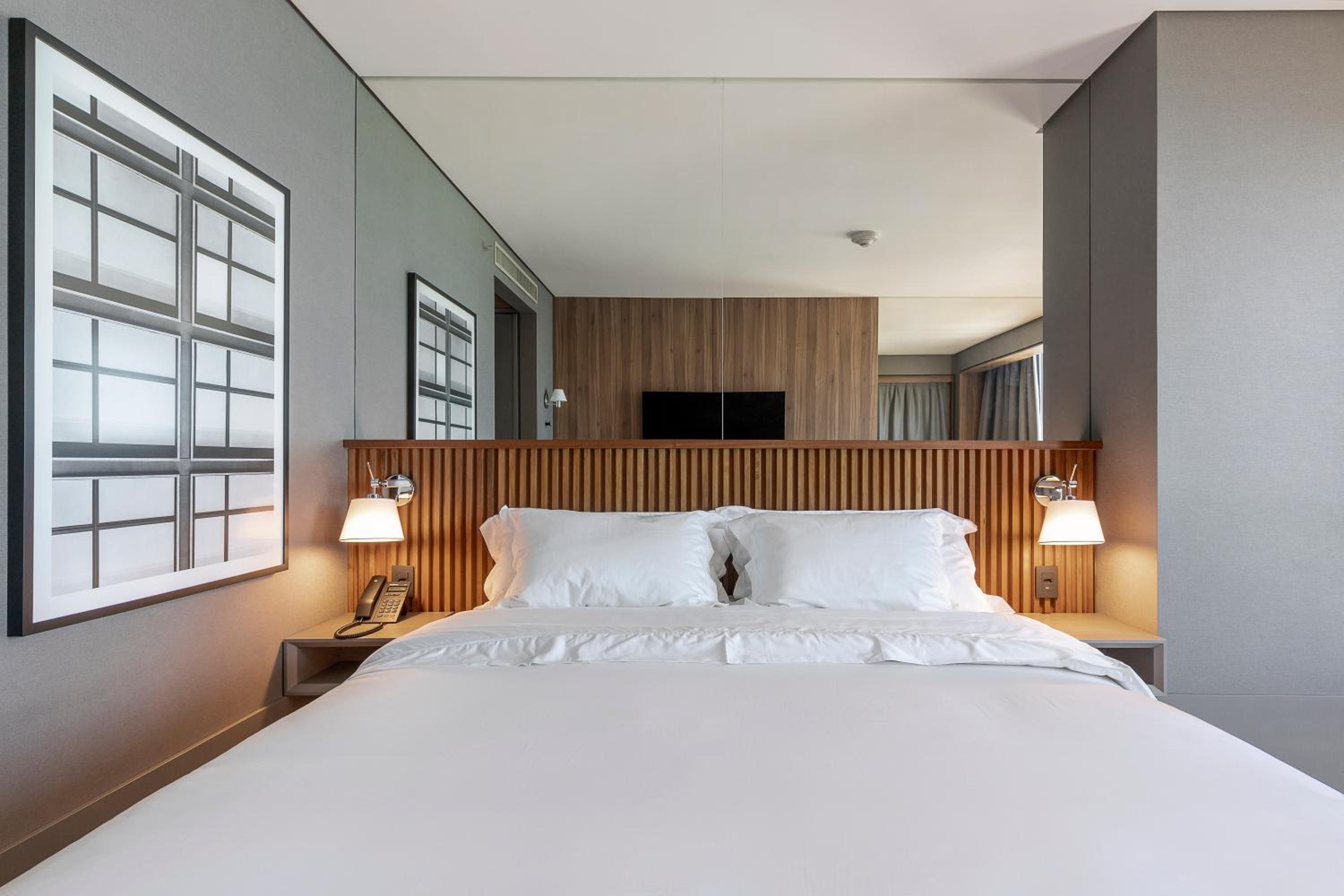 Luxury King Room with Sea View - Photo 4