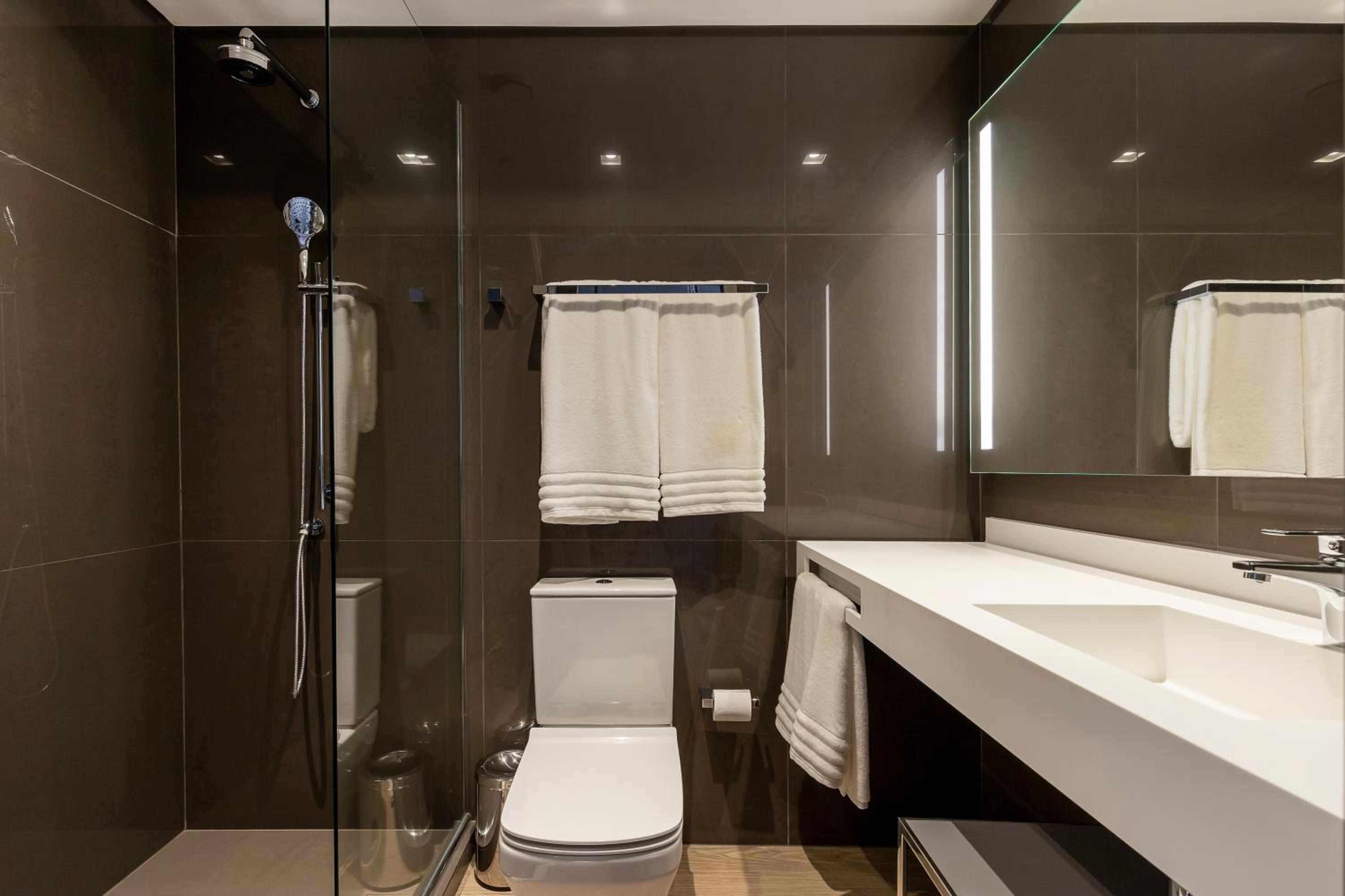 Superior King Room with Partial Sea View - Photo 3
