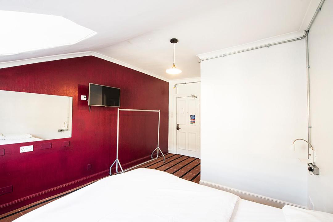 Double Room Ensuite - Photo 4