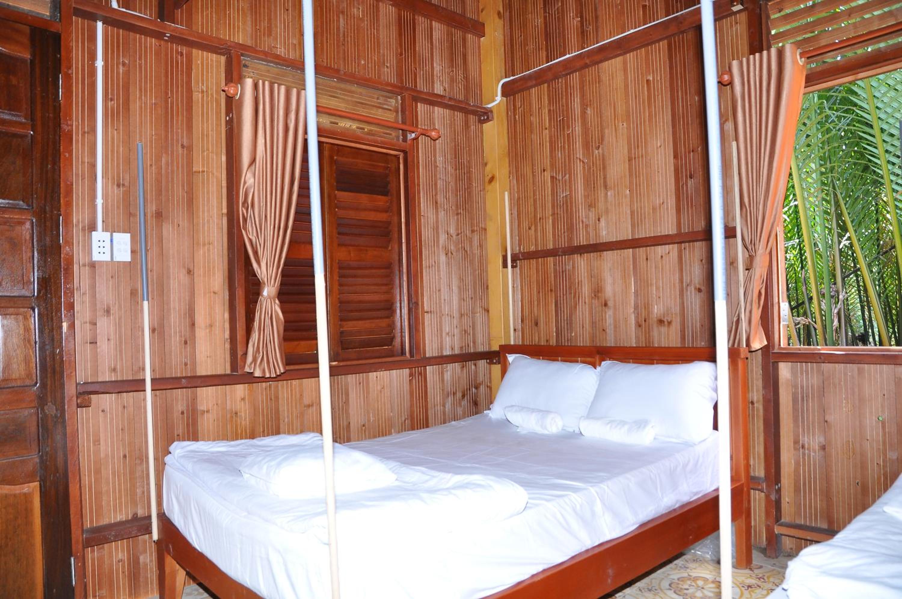 Deluxe Queen Room with Two Queen Beds