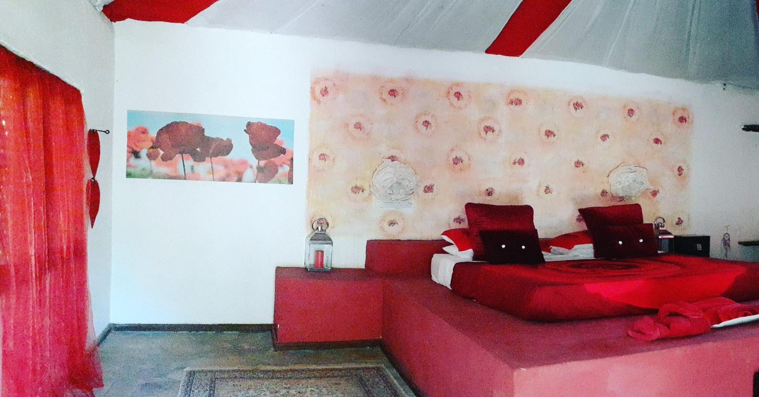 Deluxe Double Room (2 Adults + 1 Child)