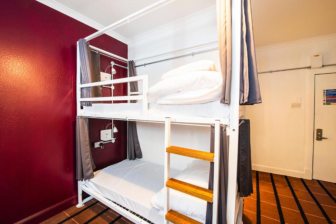 Quadruple Room Ensuite - Photo 2