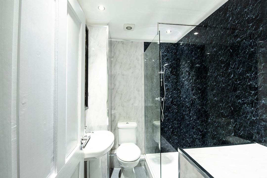 6 Bed Private Room Ensuite - Photo 2
