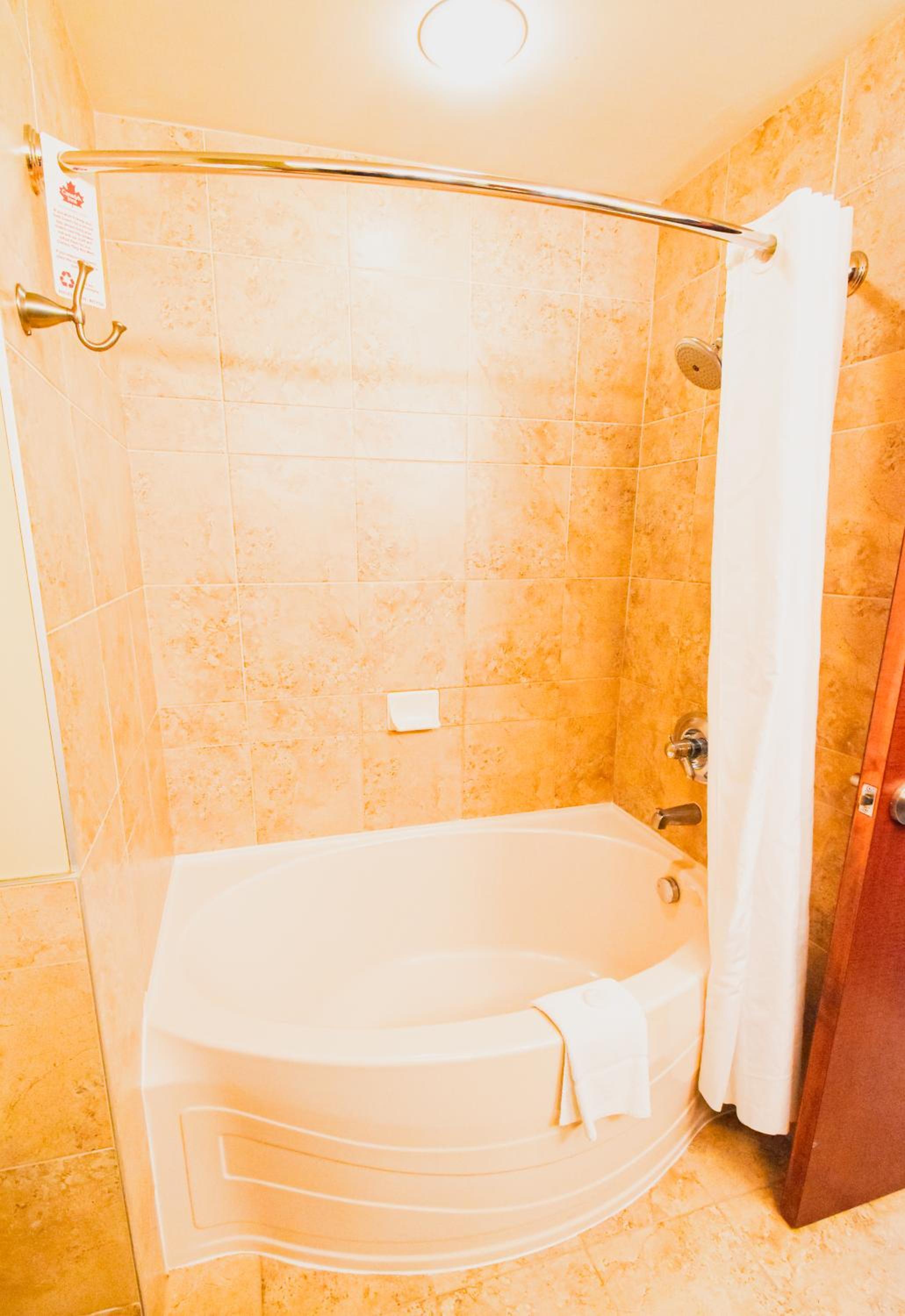 Deluxe King Room - Photo 5