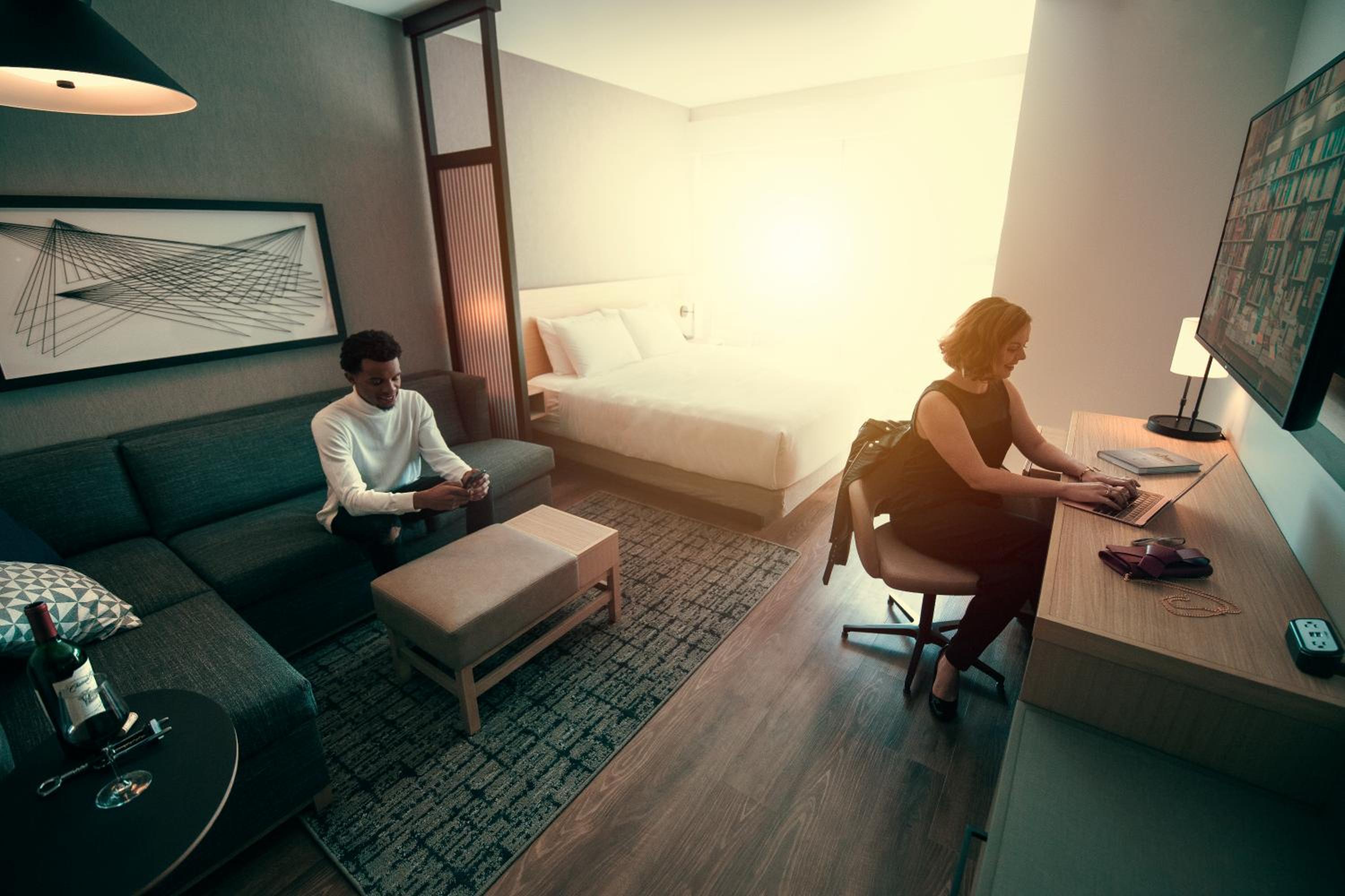 King Room with Sofa Bed - Photo 8