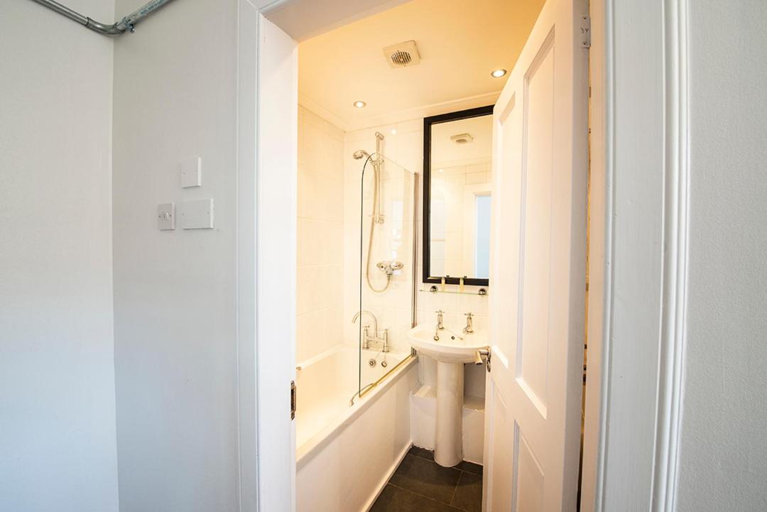 Triple Room Ensuite - Photo 6
