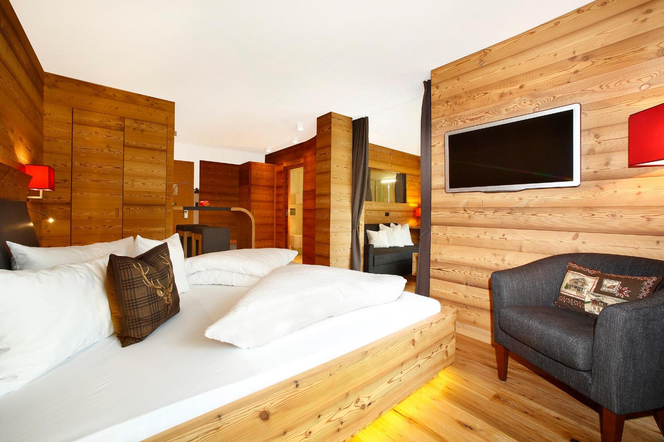 Junior Suite with Balcony photo 1