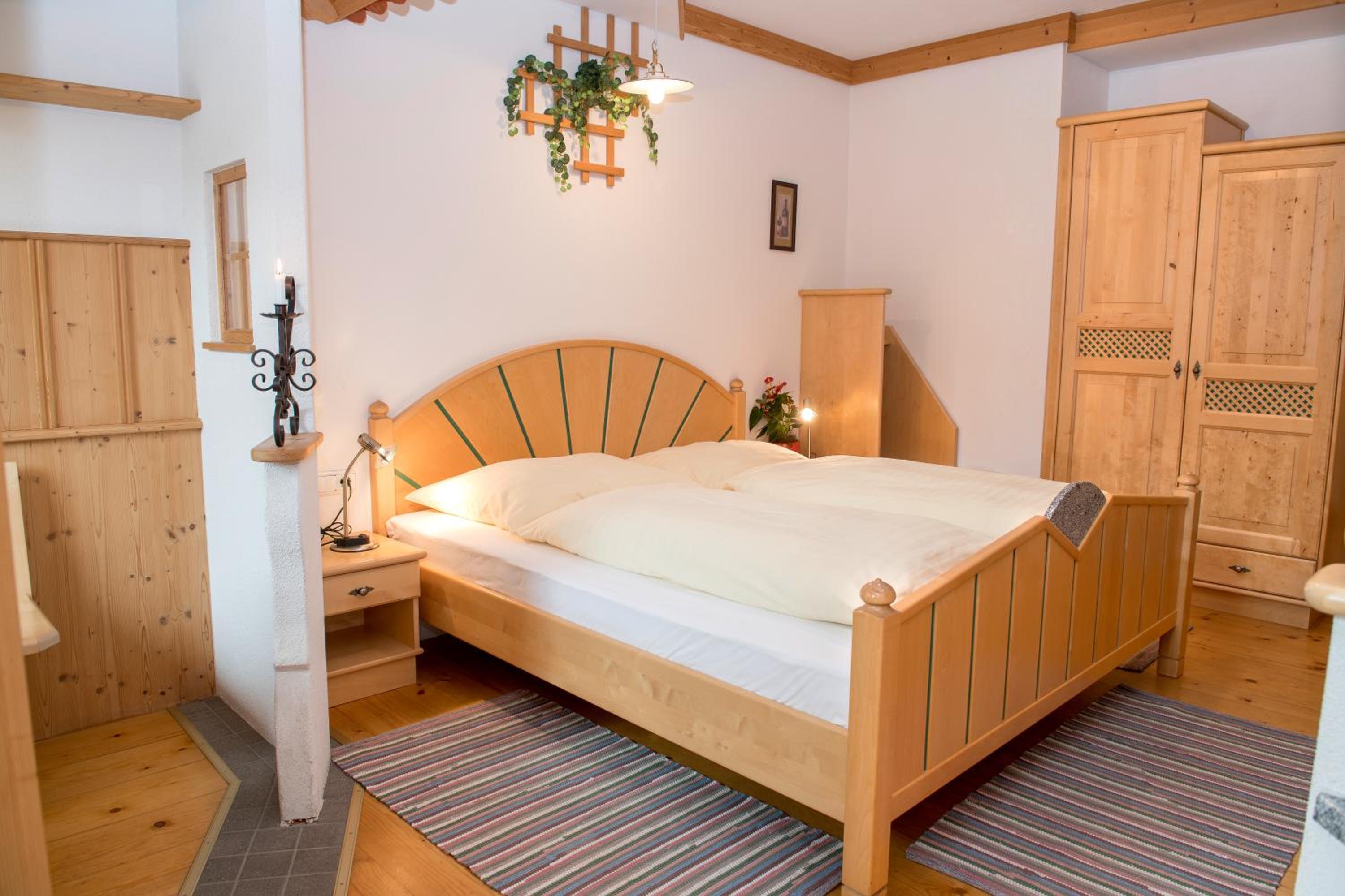 Double Room with Balcony - Photo 9