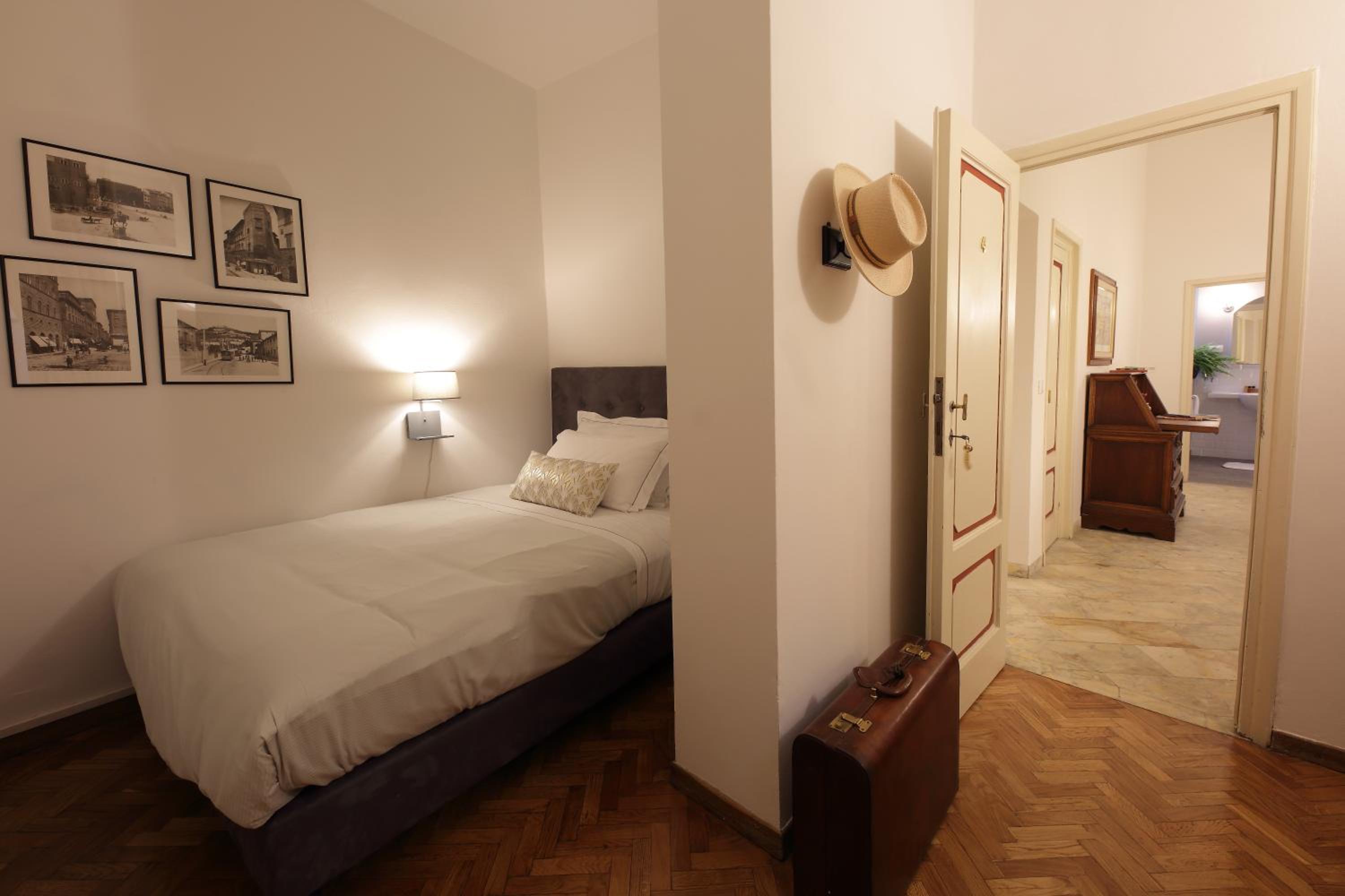 Single Room with Private External Bathroom photo 1