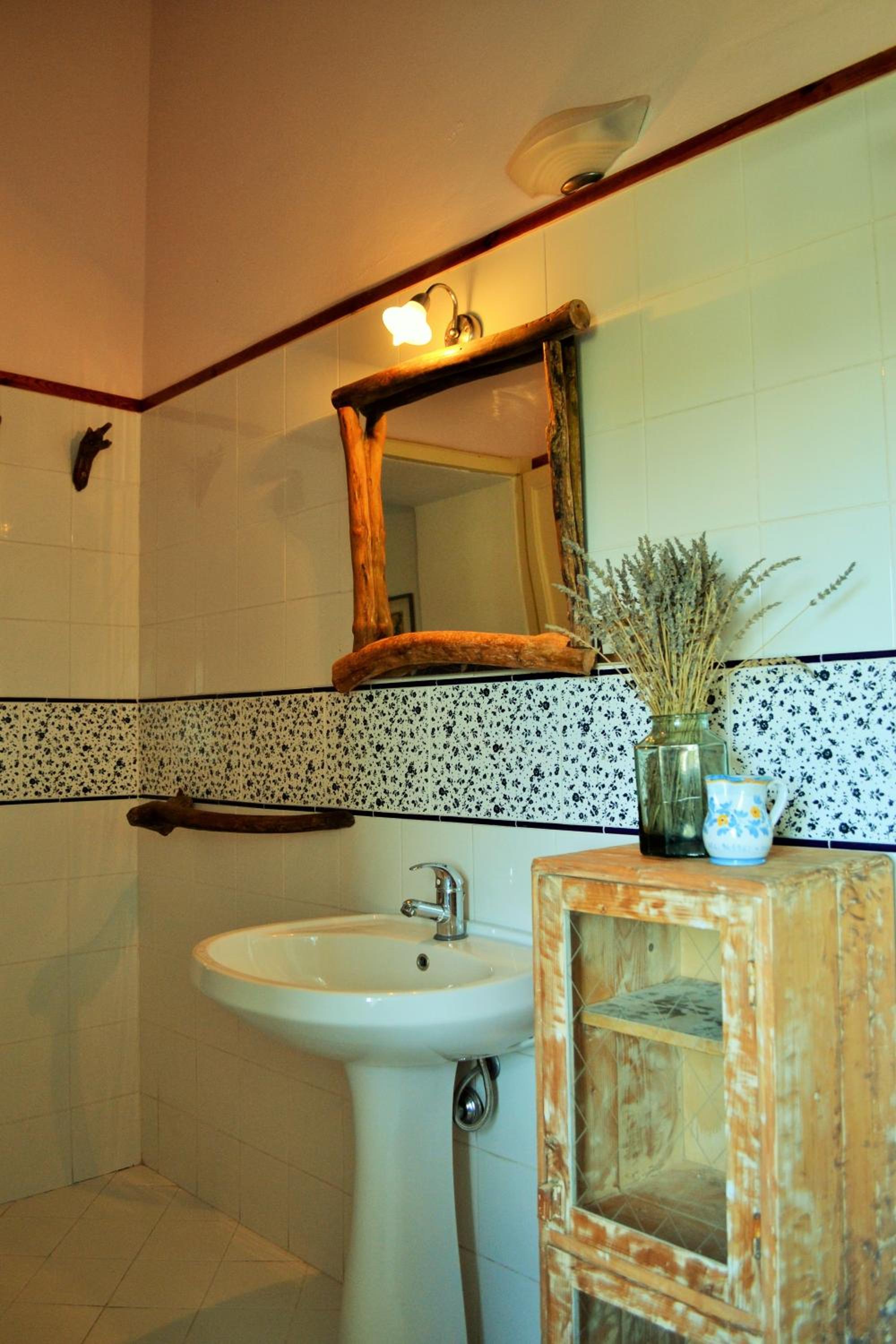 Family Room with Bathroom photo 3