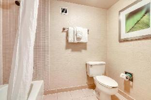 Deluxe King Room - Non-Smoking - Photo 13