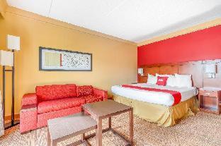 Deluxe King Room - Non-Smoking - Photo 11