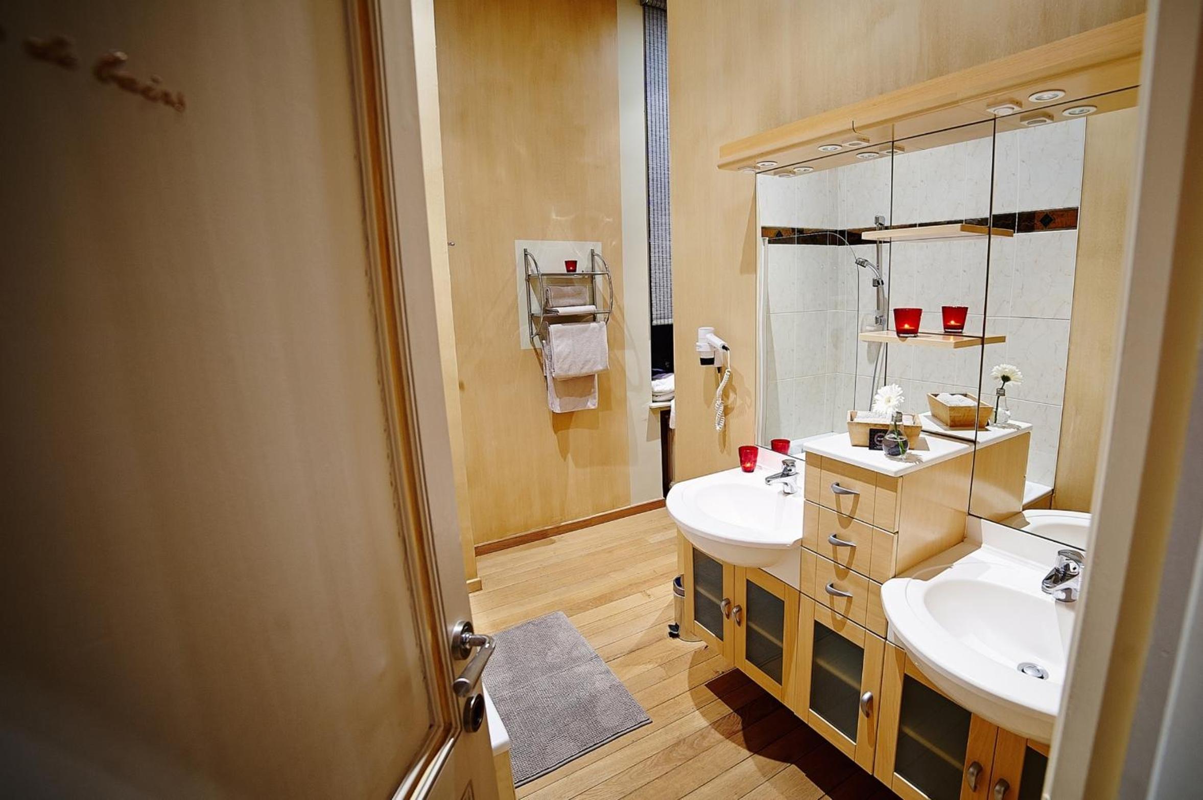 Double or Twin Room with Garden View photo 2