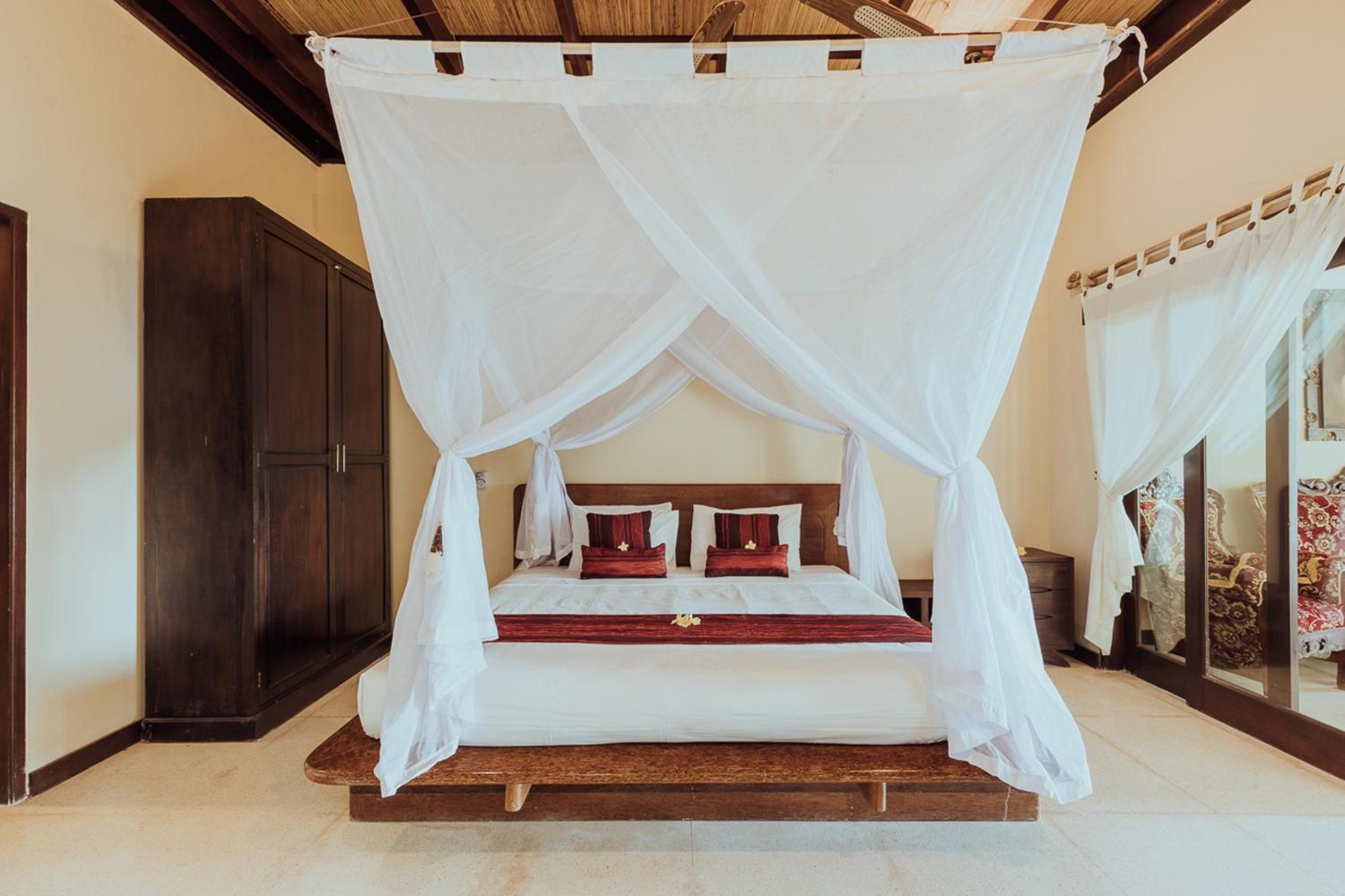 Superior Oceanview Group Stay – 2 Levels, Separate Entrances