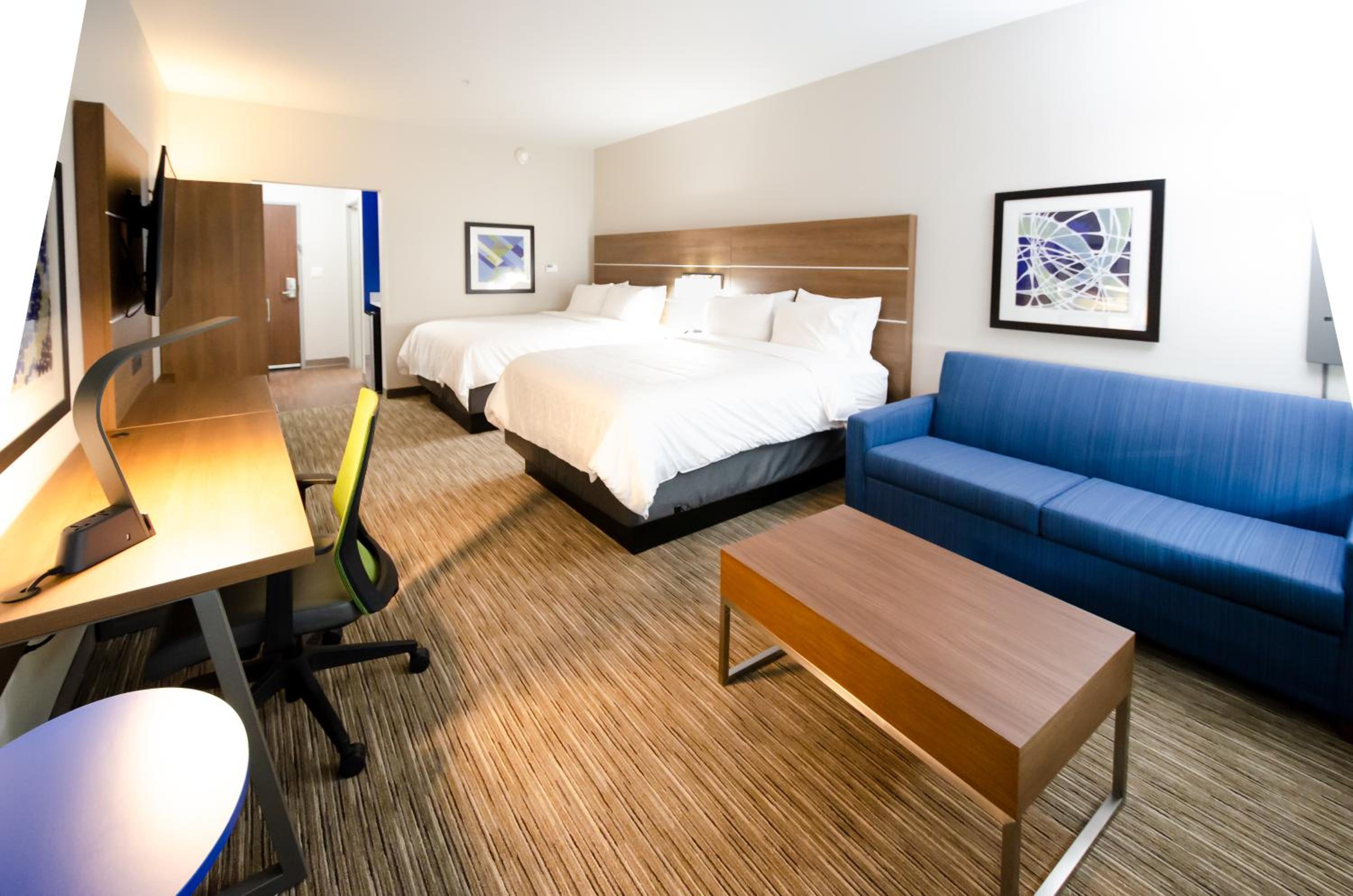 Queen Suite with Two Queen Beds - Photo 1