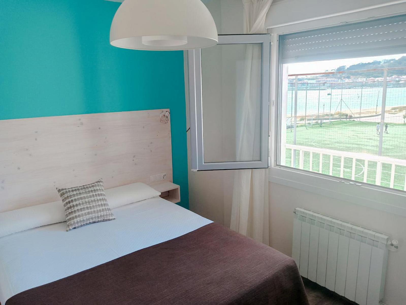 Apartamento de dos habitaciones con terraza y vistas al mar