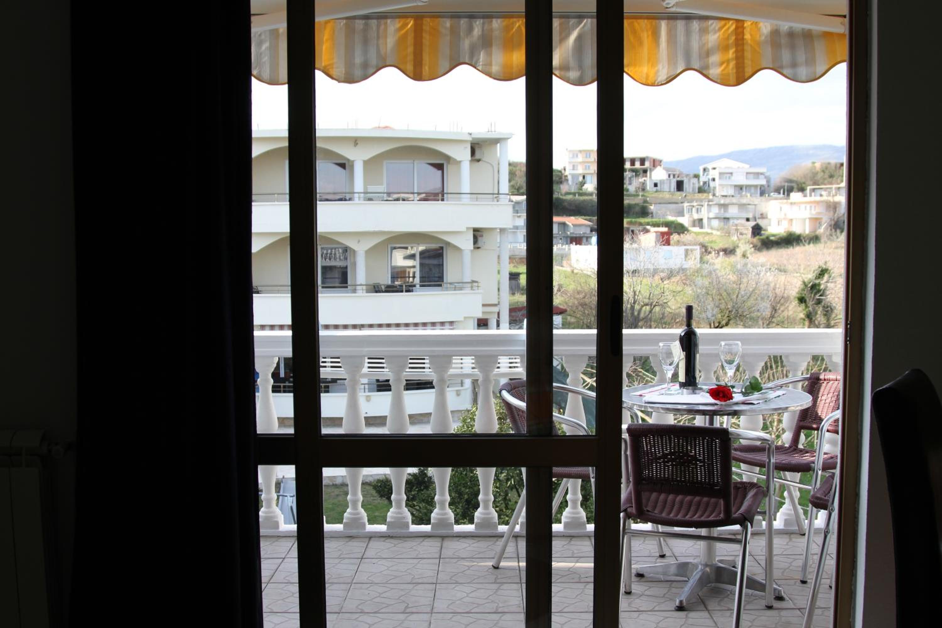 Comfort Quadruple Room with Balcony and Garden View photo 2