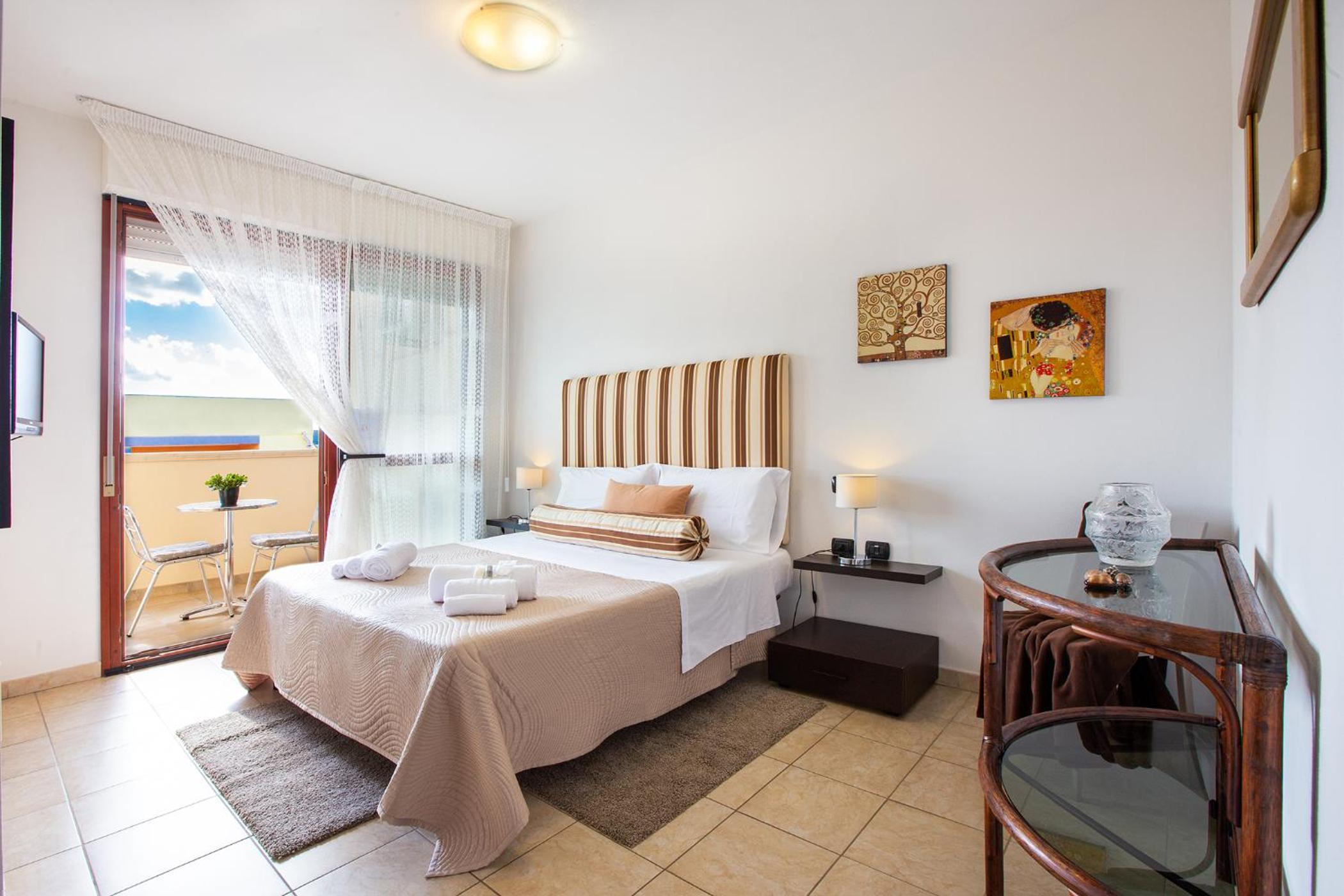 Double Room with Private Bathroom photo 2