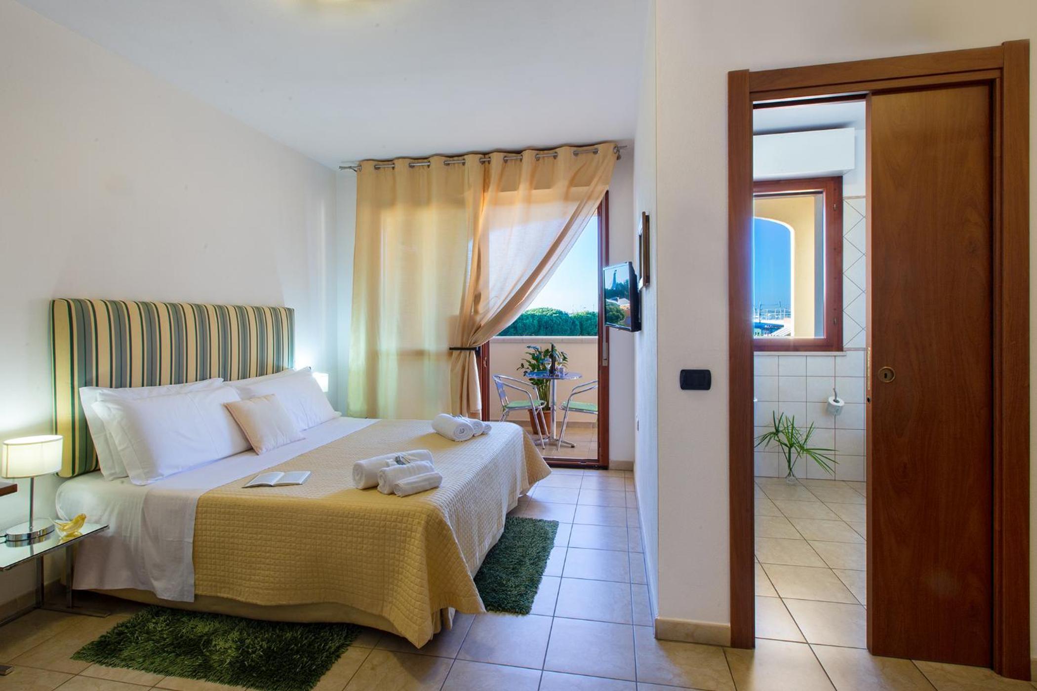 Double Room with Private Bathroom photo 1