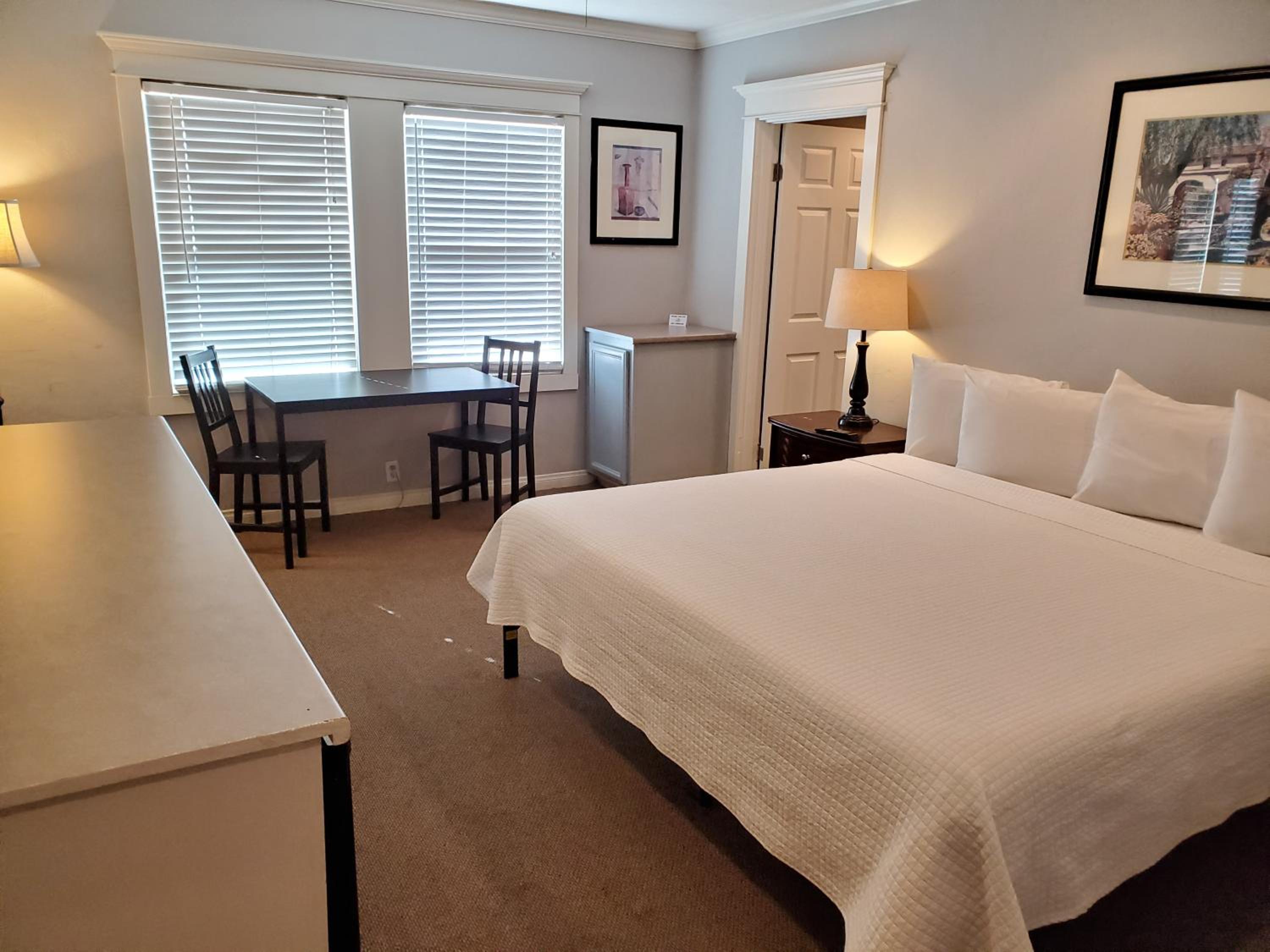 Standard King Room photo 2
