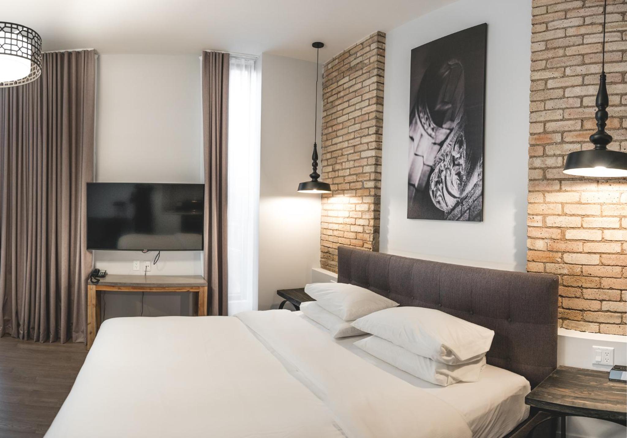 Deluxe King Room photo 1
