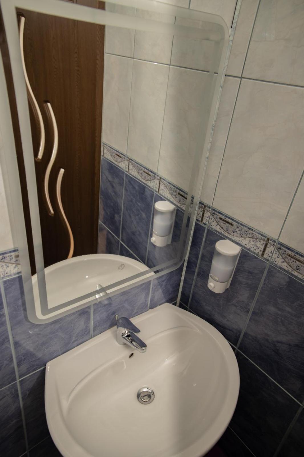 Triple Room with Private Bathroom - Photo 2