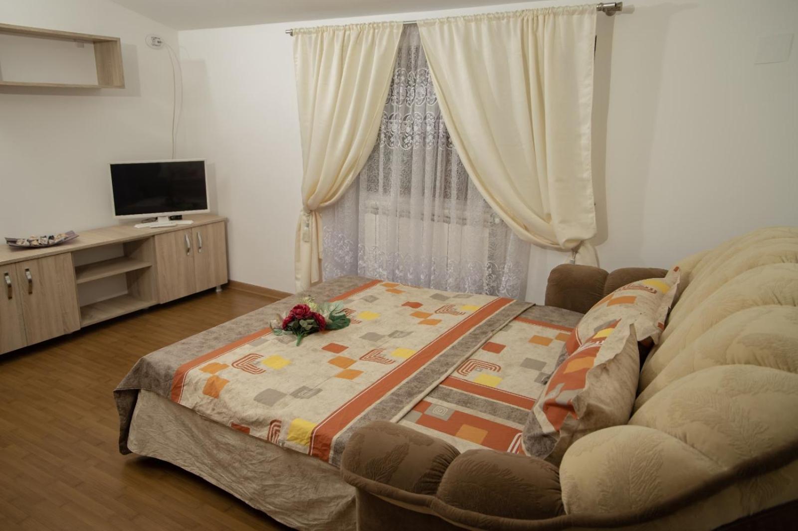 Double Room with Balcony - Photo 3