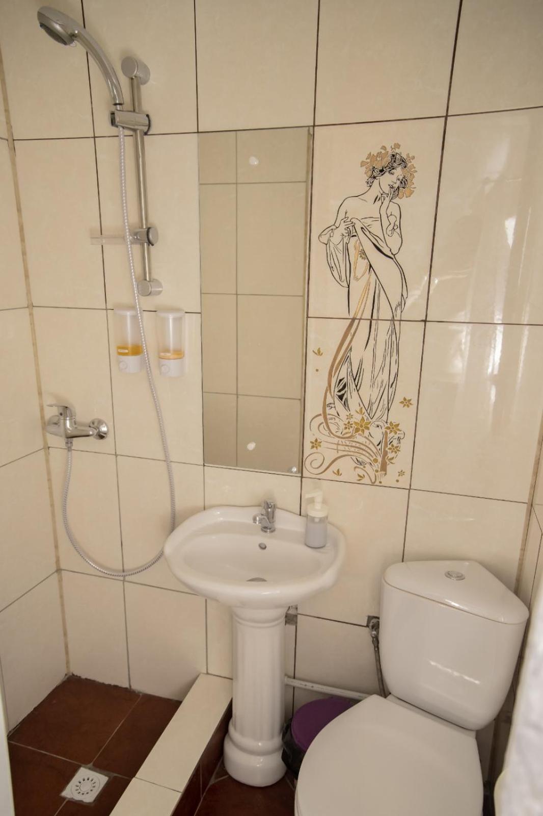 Double Room with Private Bathroom - Photo 3