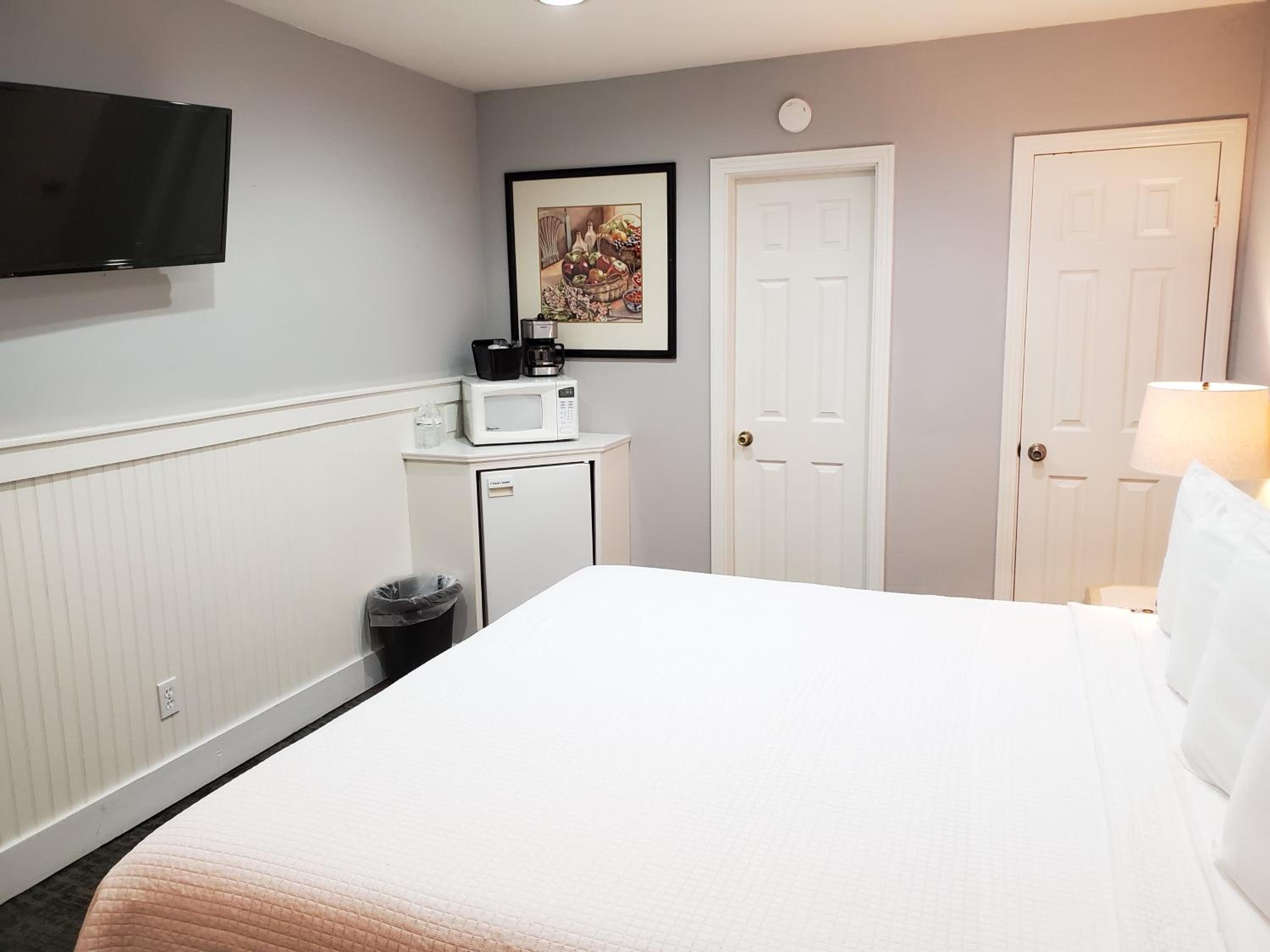 1 King Bed, Non Smoking photo 3