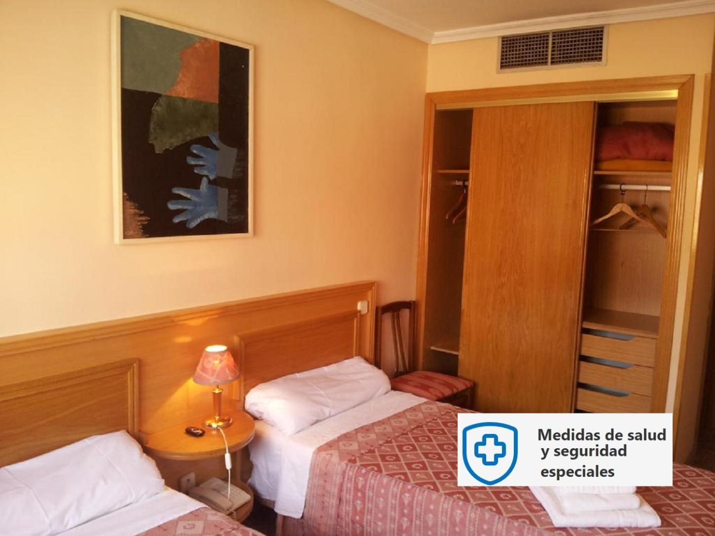 Twin Room - Photo 36