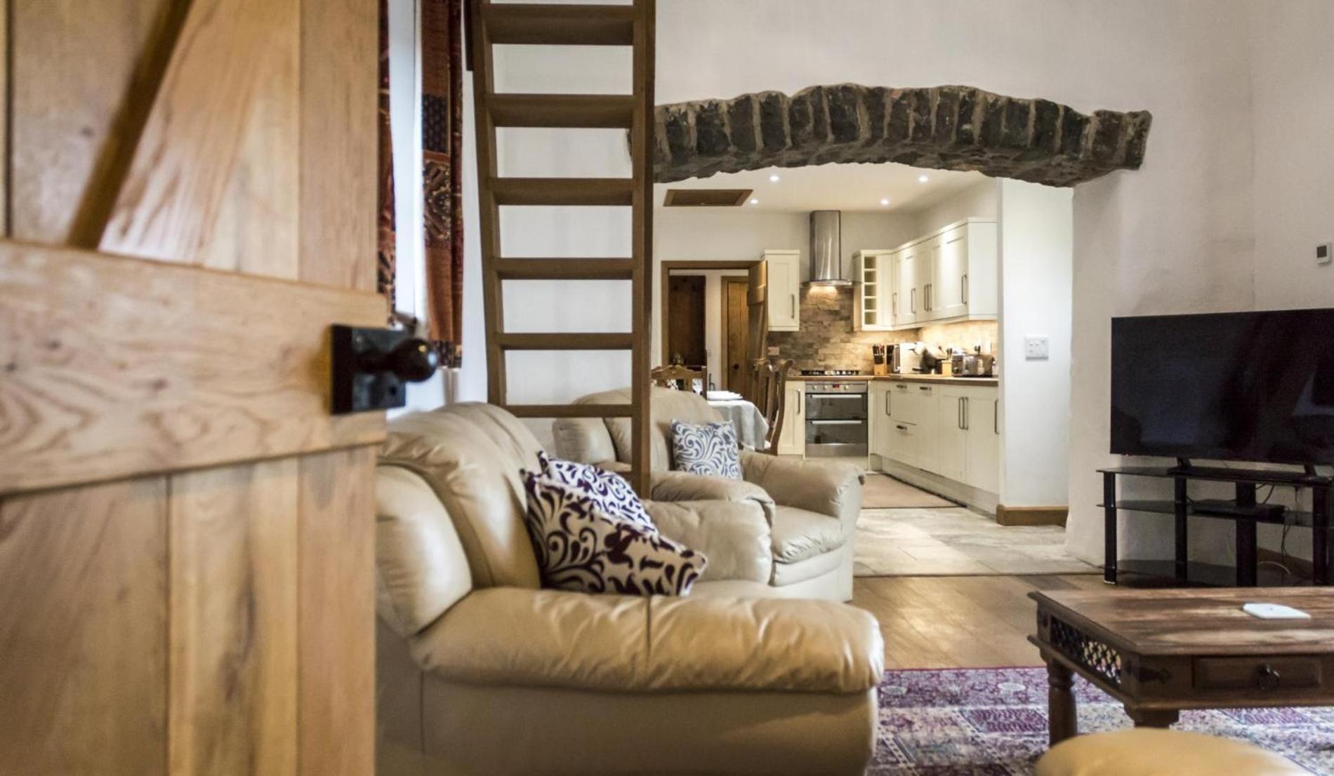 Four-Bedroom House photo 1