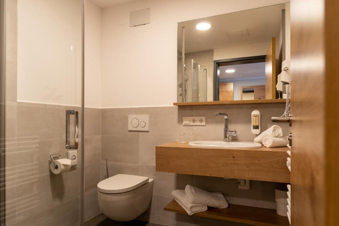Double Room with Balcony - Photo 5