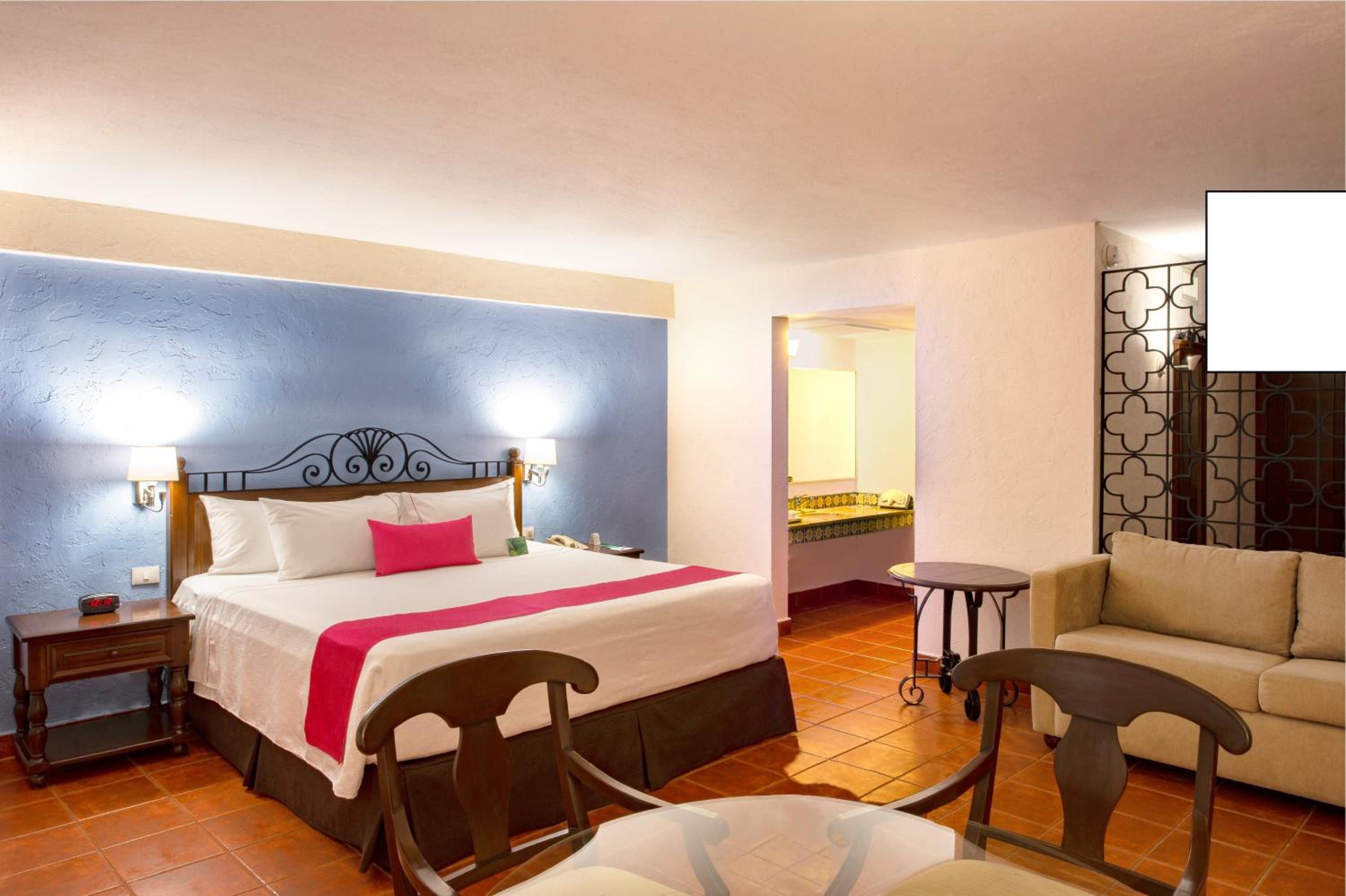 Junior King Suite - Photo 2
