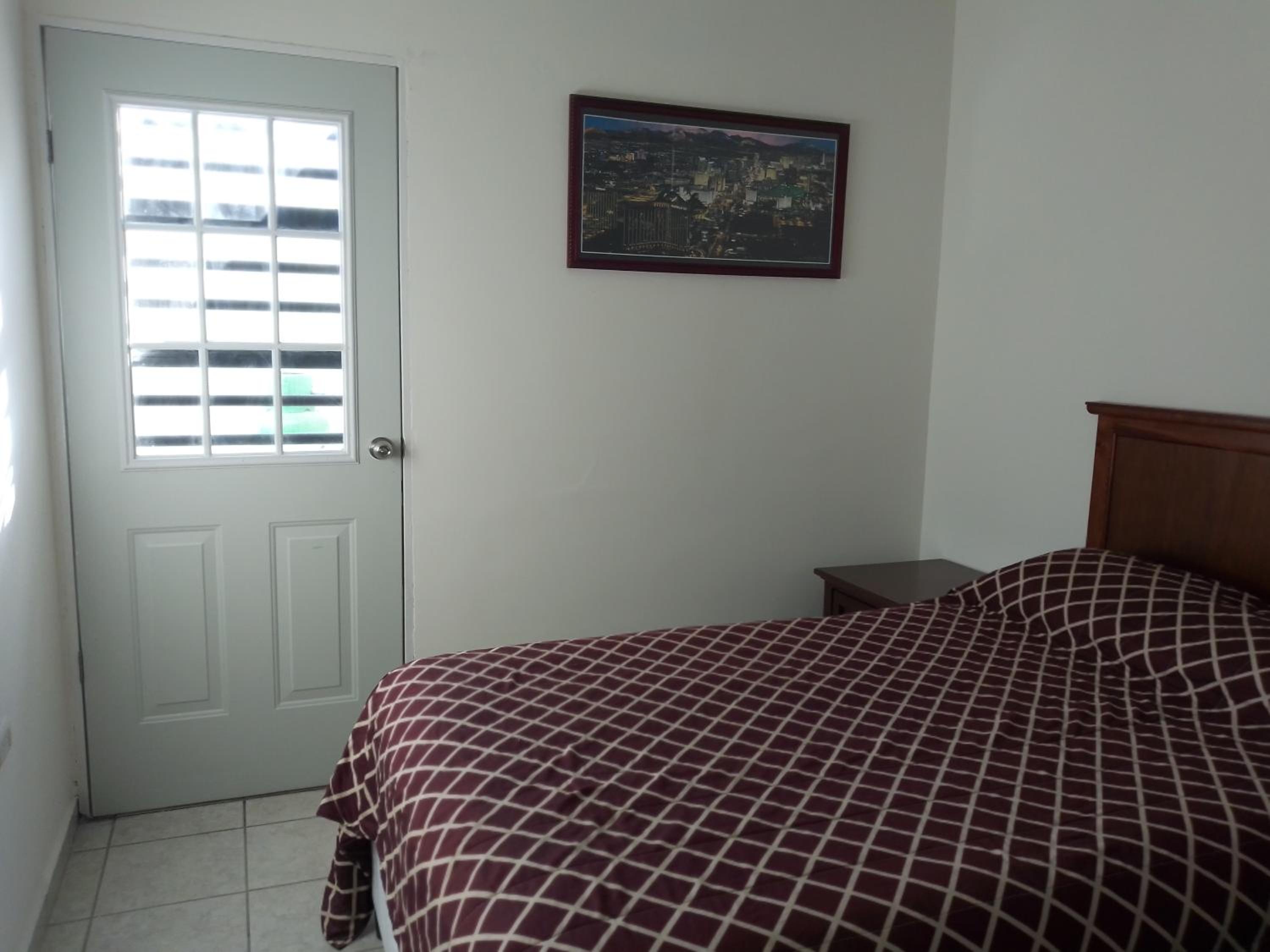 Two-Bedroom House - Photo 23