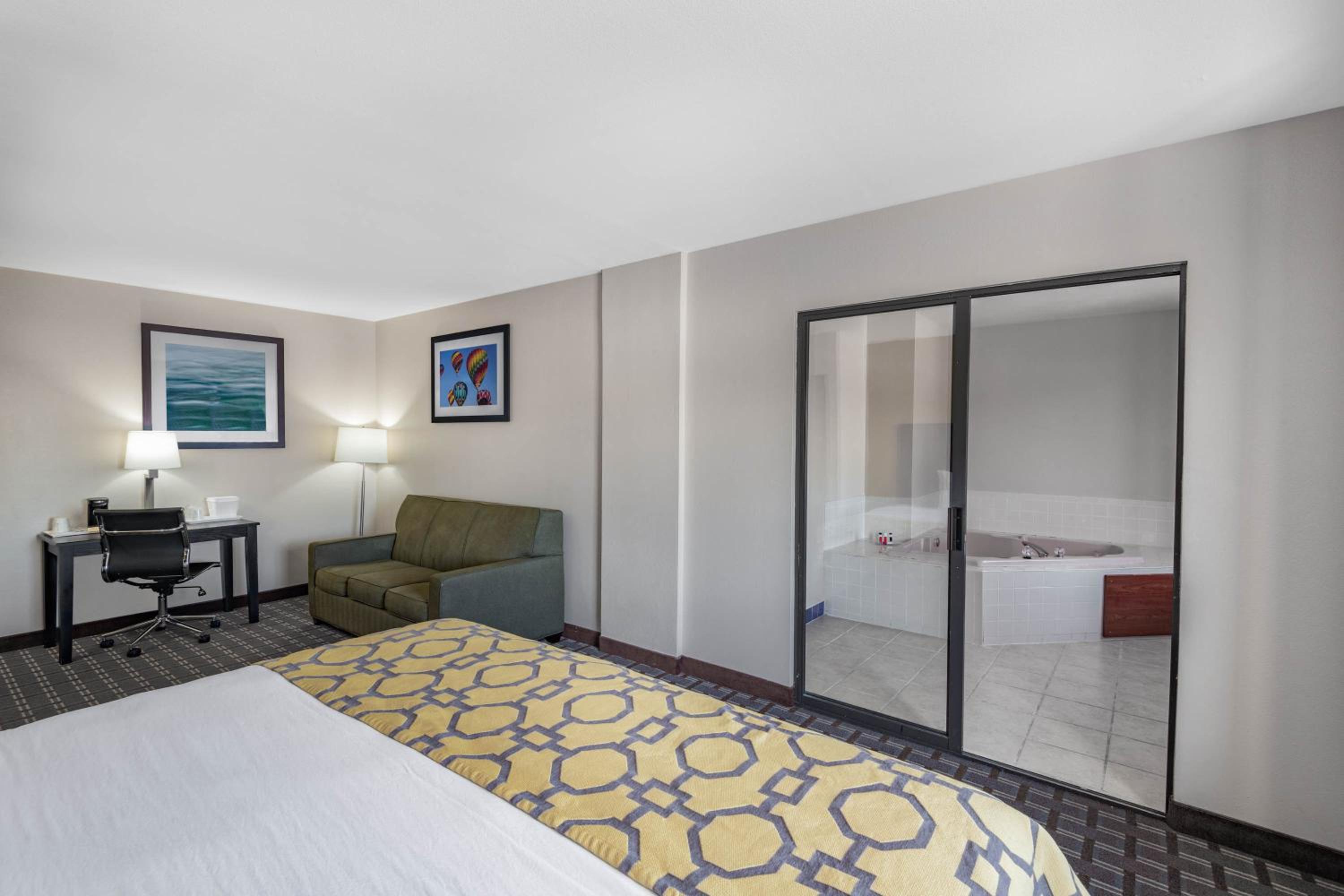Deluxe King Studio Suite - Non-Smoking - Photo 2