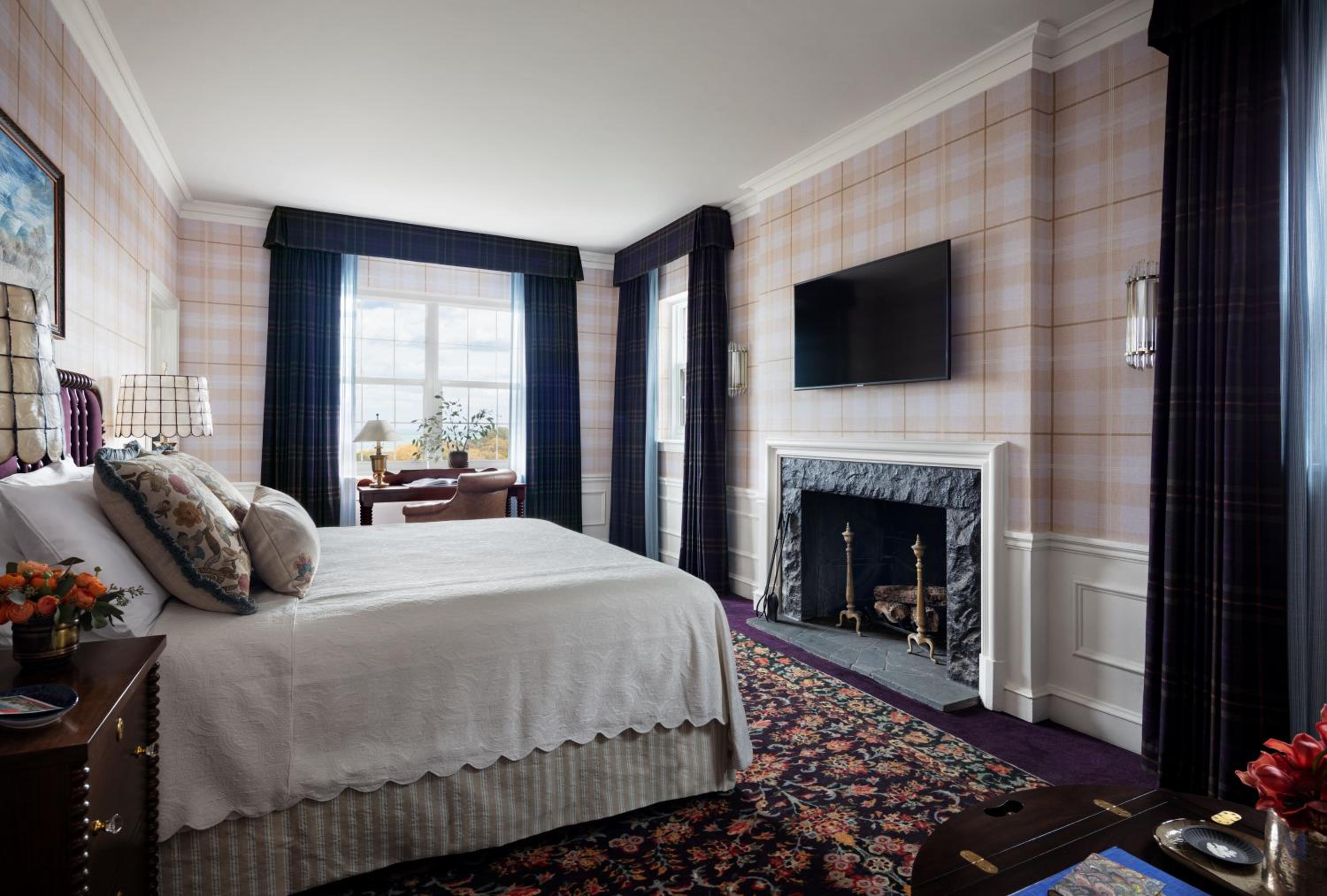 Graduate King Room with Lake View - Photo 2