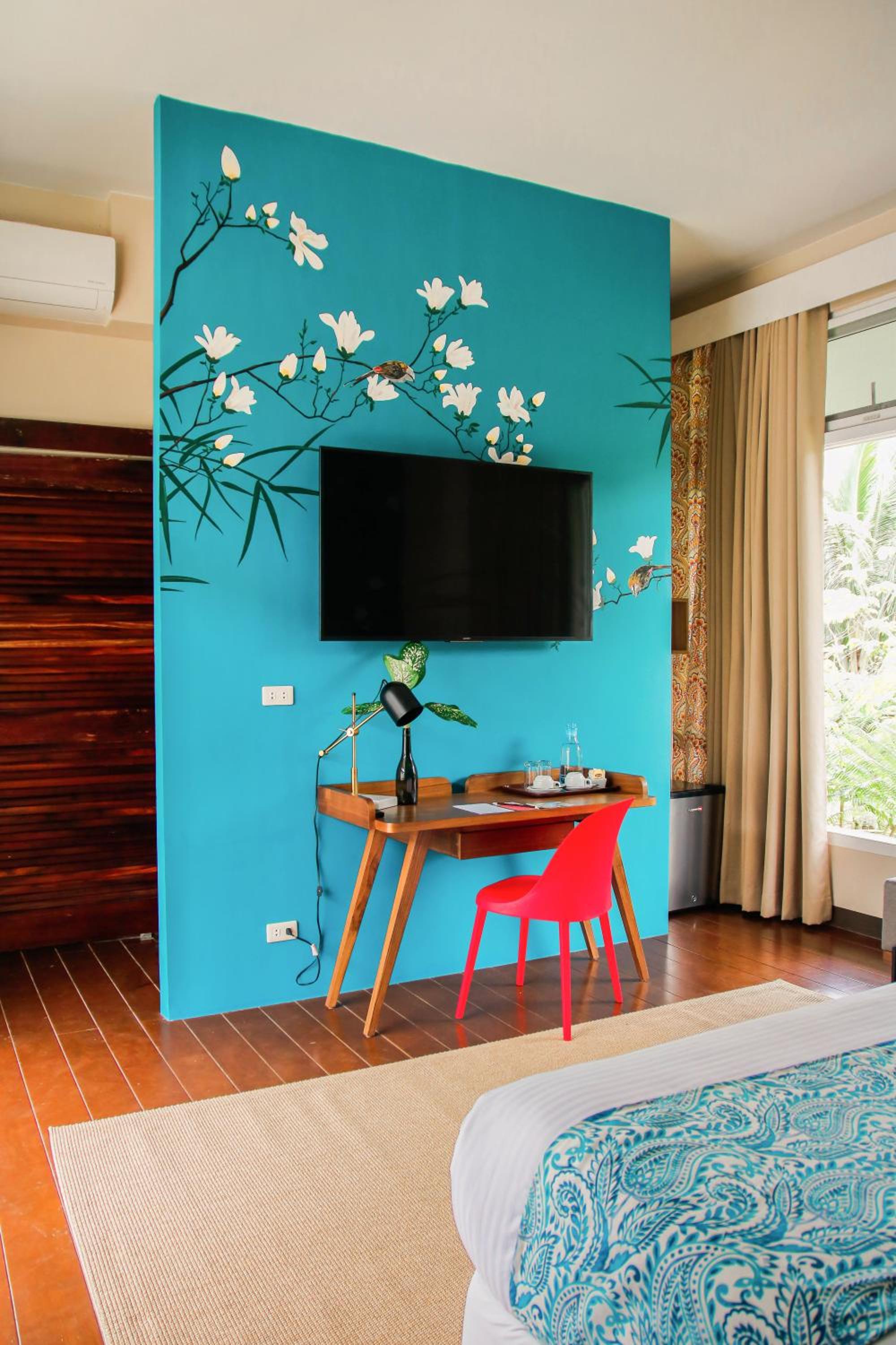 The Grange corner room - Photo 10