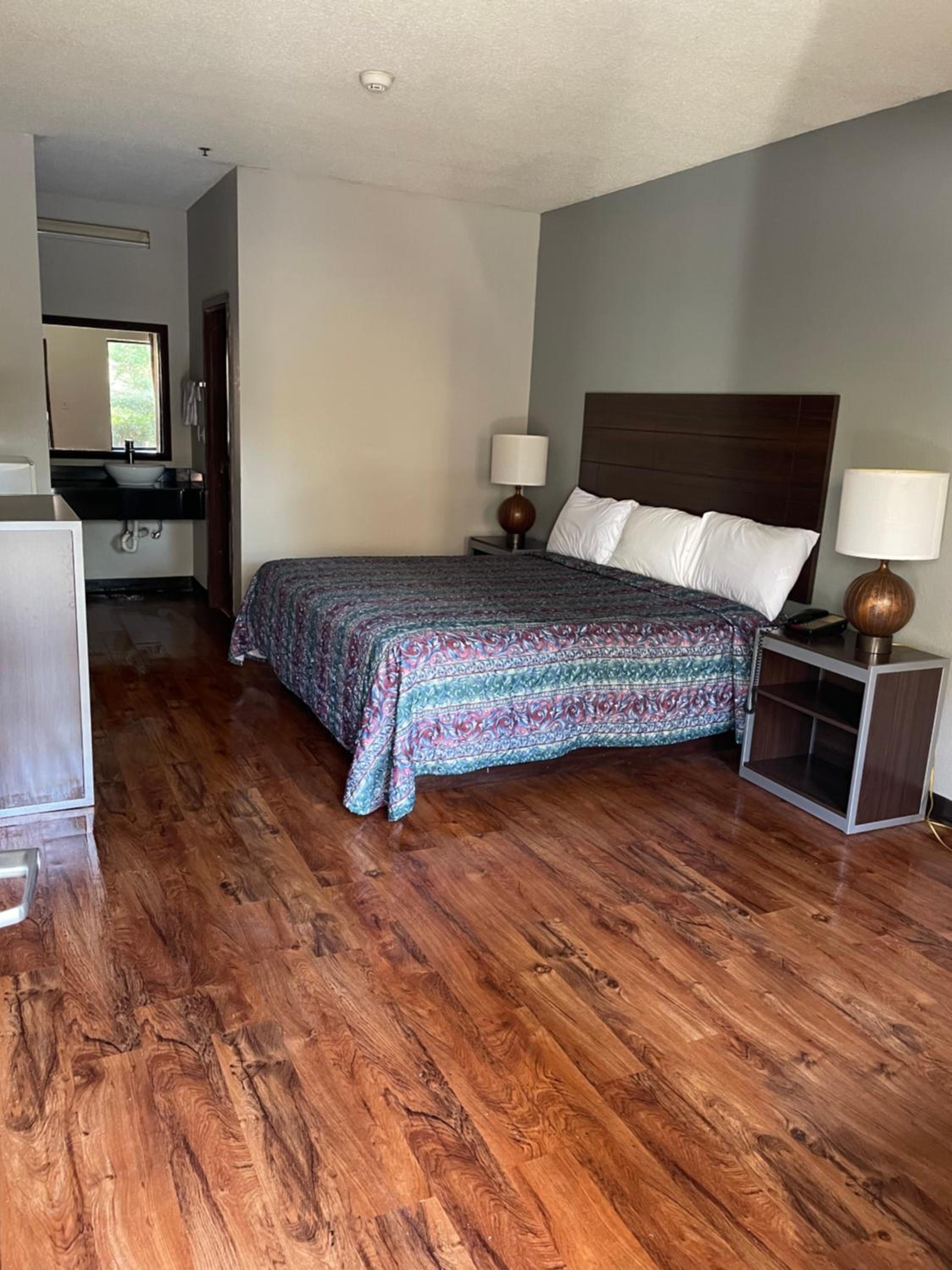 Standard King Room photo 3