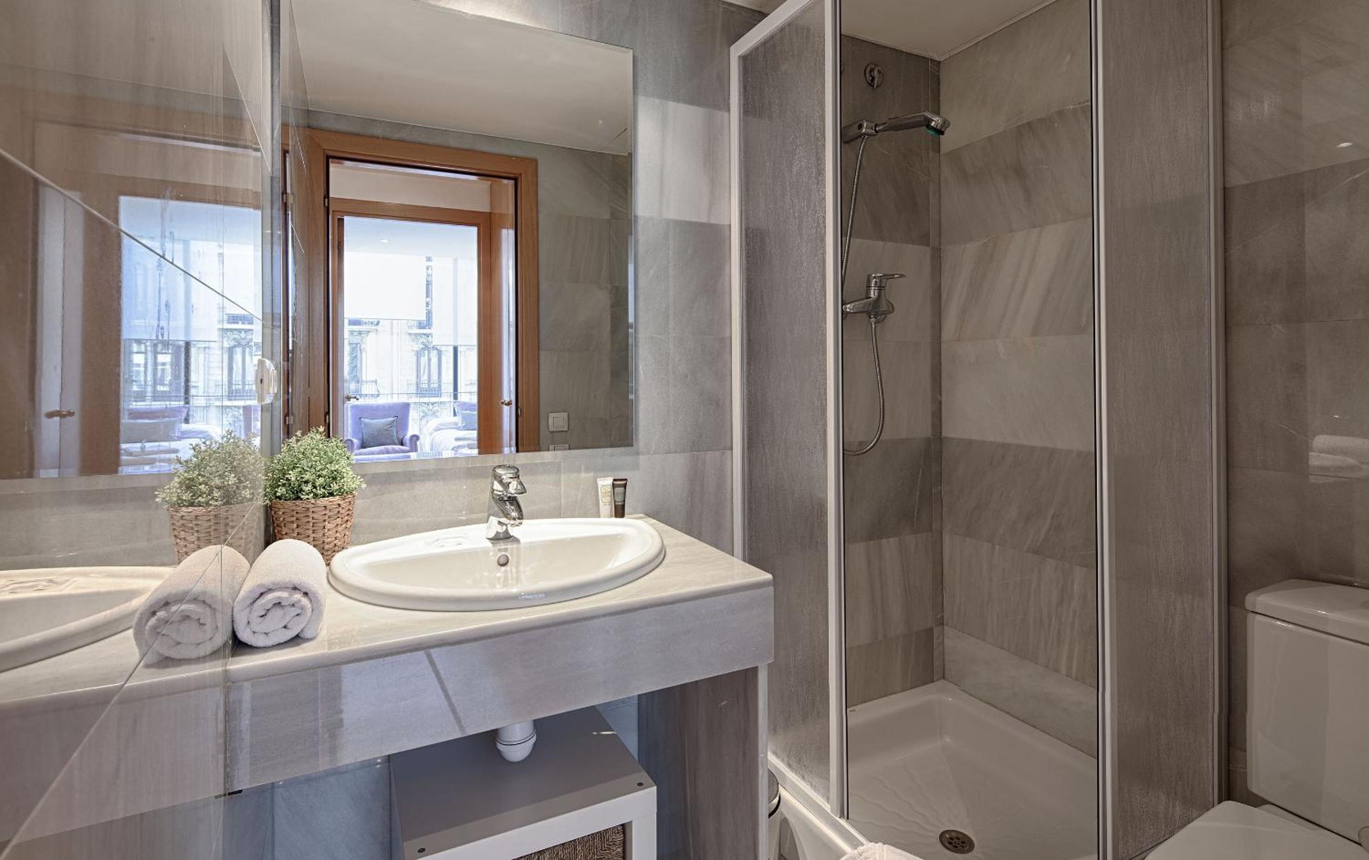 Two-Bedroom Apartment with 2 Bathrooms  photo 3