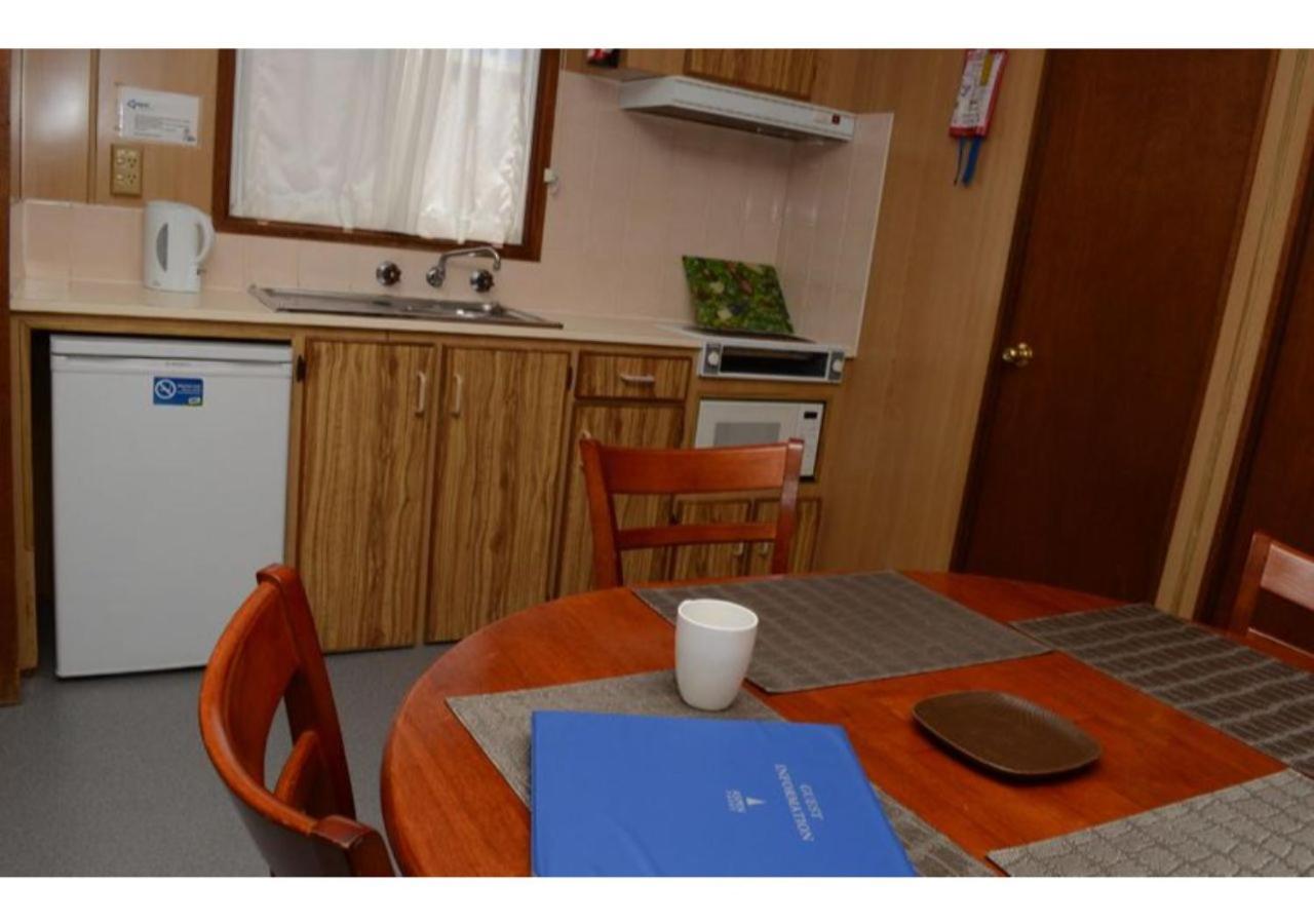 Economy 1 Bedroom Cabin - Sleeps 3 - Pet Friendly  - Photo 5