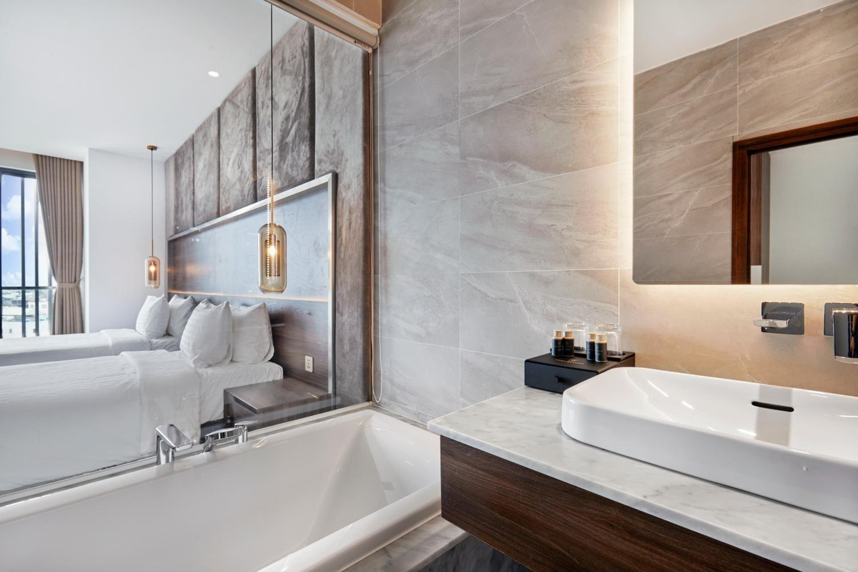 Superior Twin Room with City View photo 2