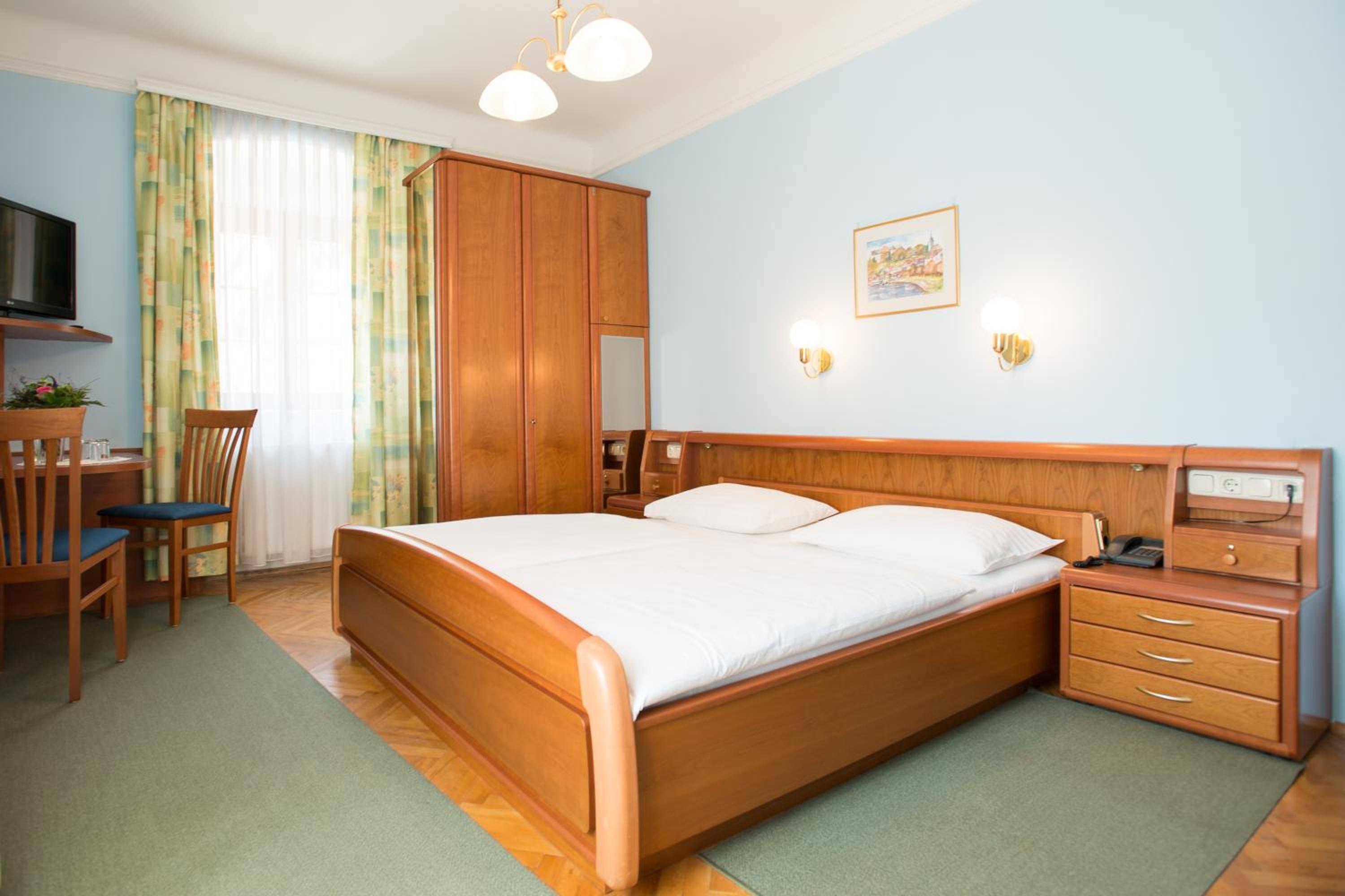 Double Room - Photo 2