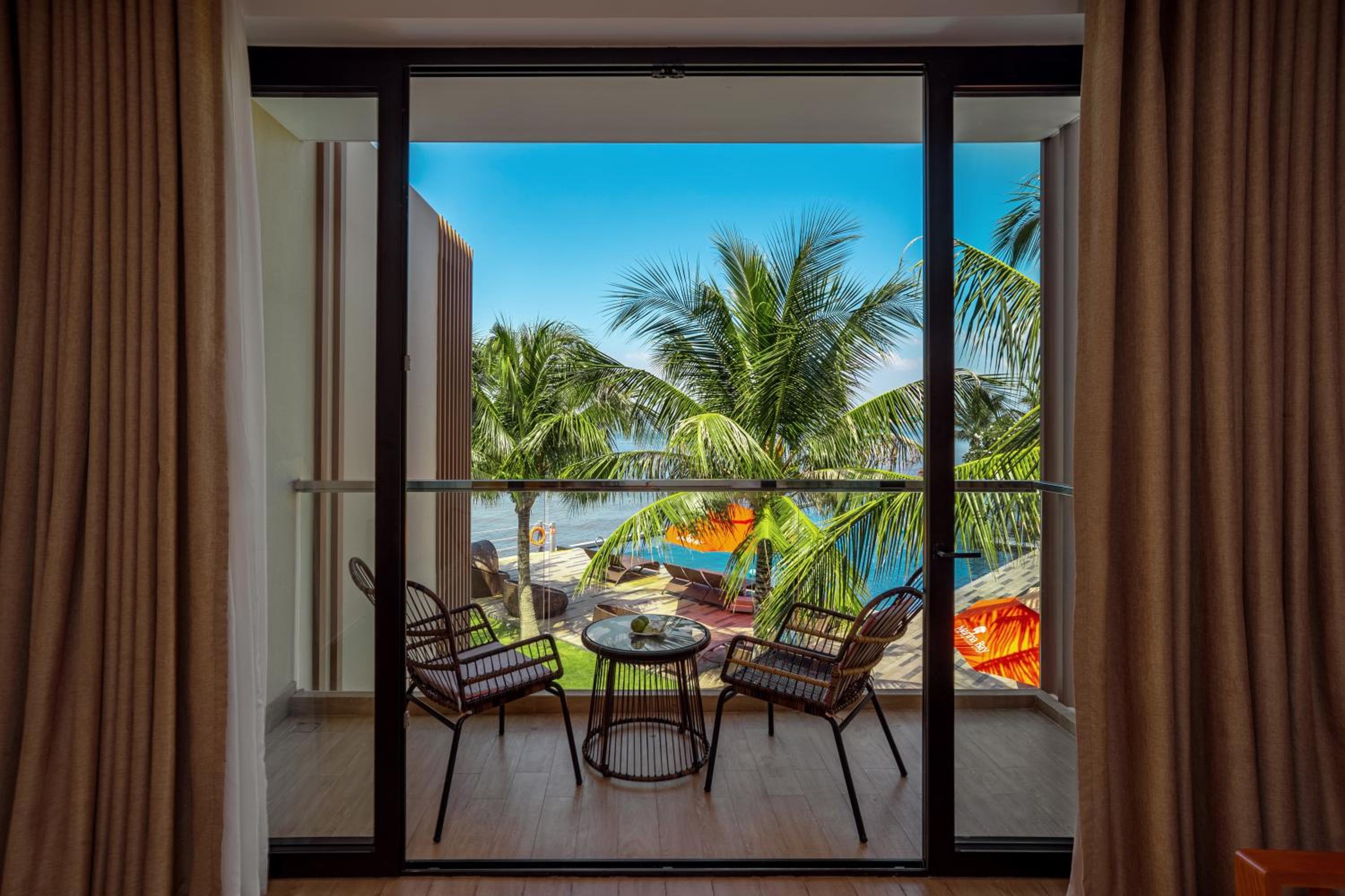 Deluxe Double Room with Balcony - Photo 2